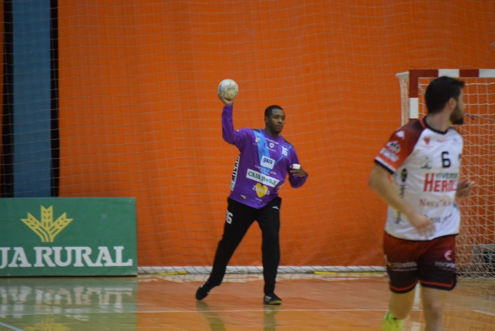 Edmilson Gonçalves en el Balonmano Zamora - Balonmano Nava. Archivo. Edmilson Gonçalves en el Balonmano Zamora - Balonmano Nava. Archivo.