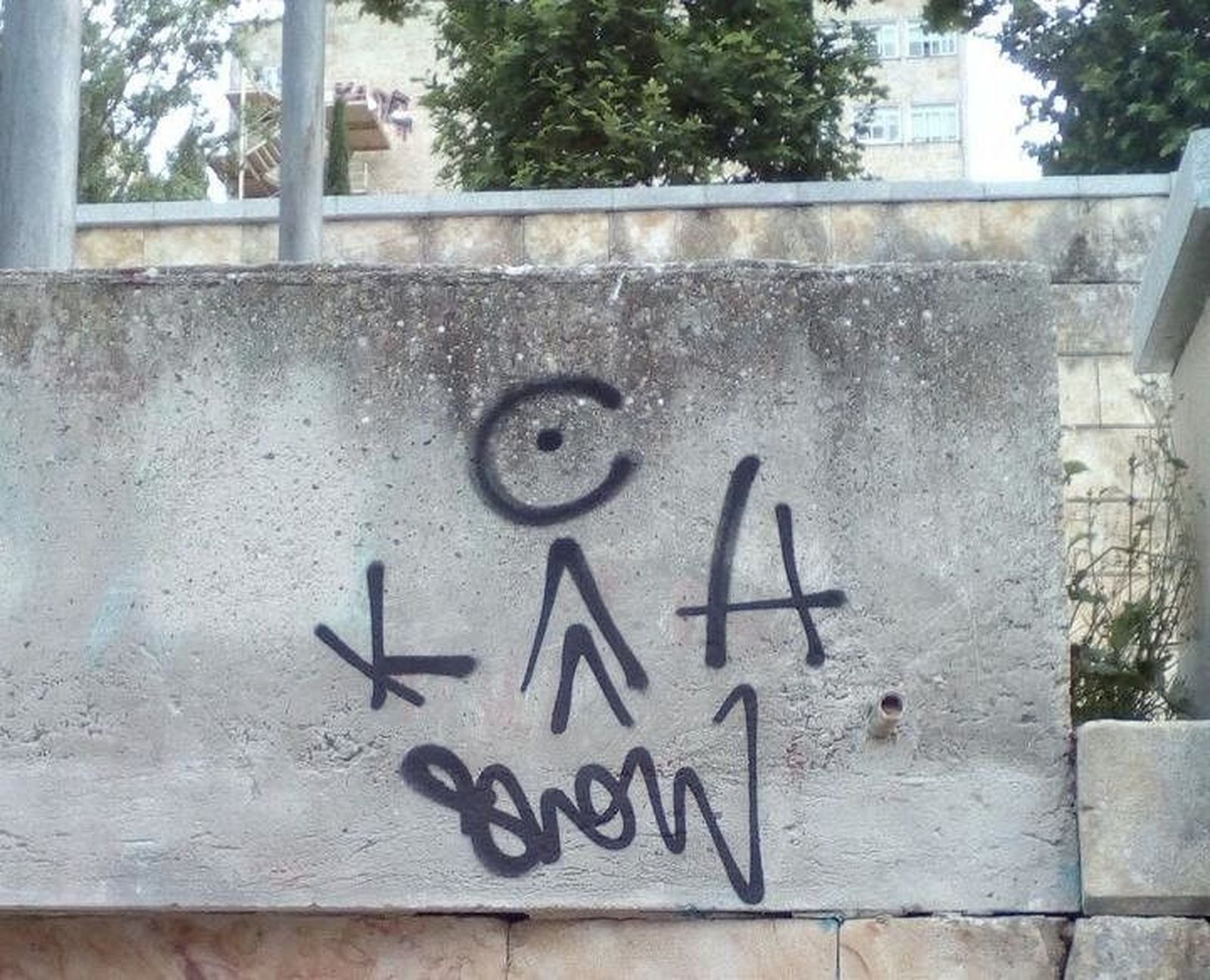 Pintadas junto al Puente Romano