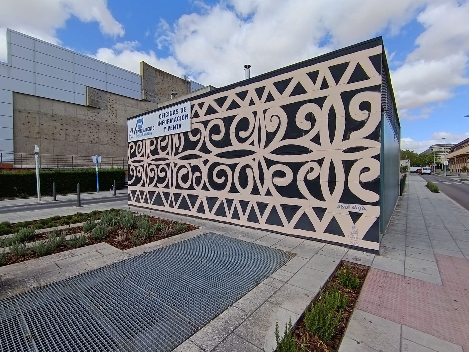 Nuevo mural en la avenida de Reyes Católicos