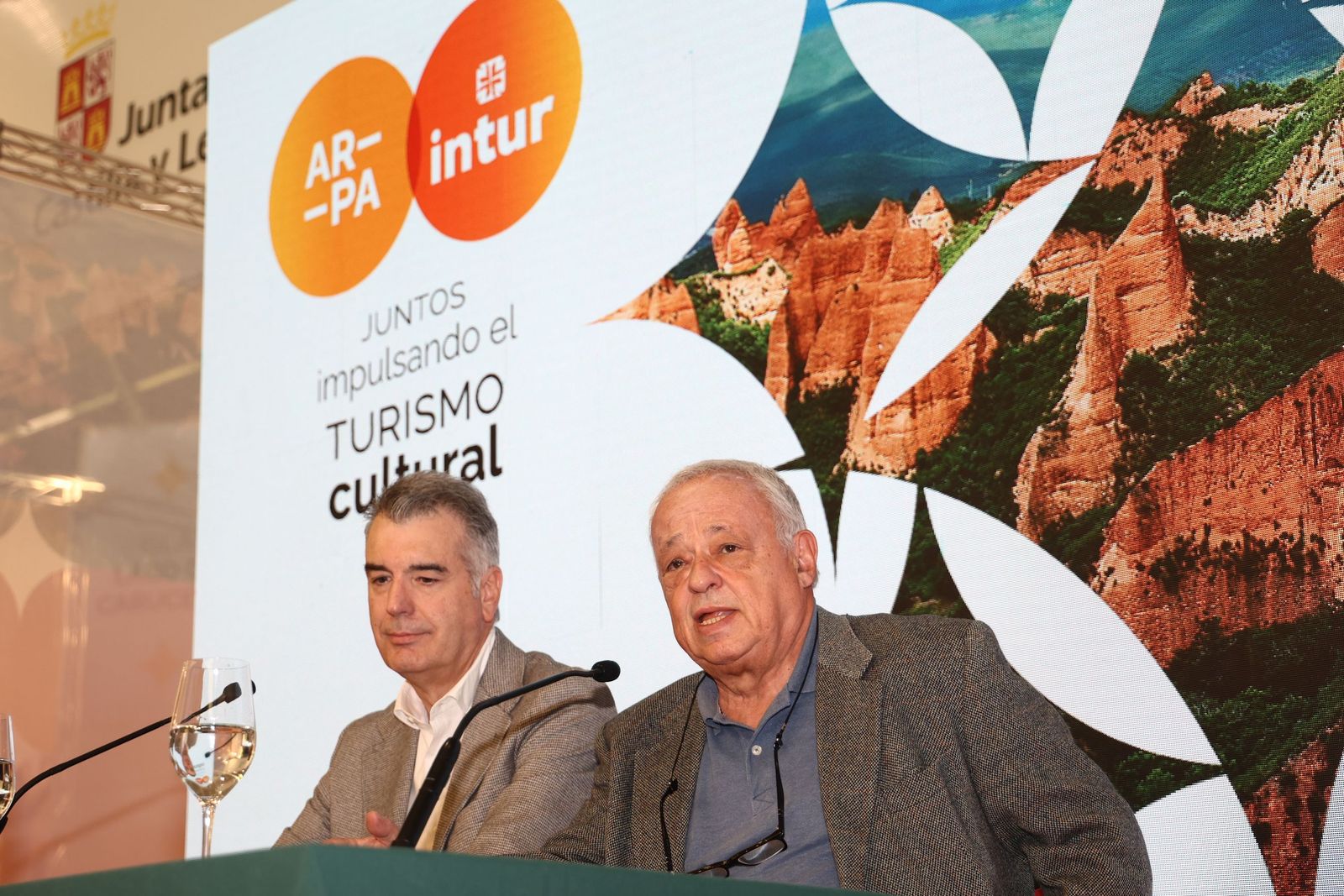 El consejero de Cultura, Turismo y Deporte, Gonzalo Santonja, realiza el balance de la Feria AR-PA Turismo Cultural Intur 2025.