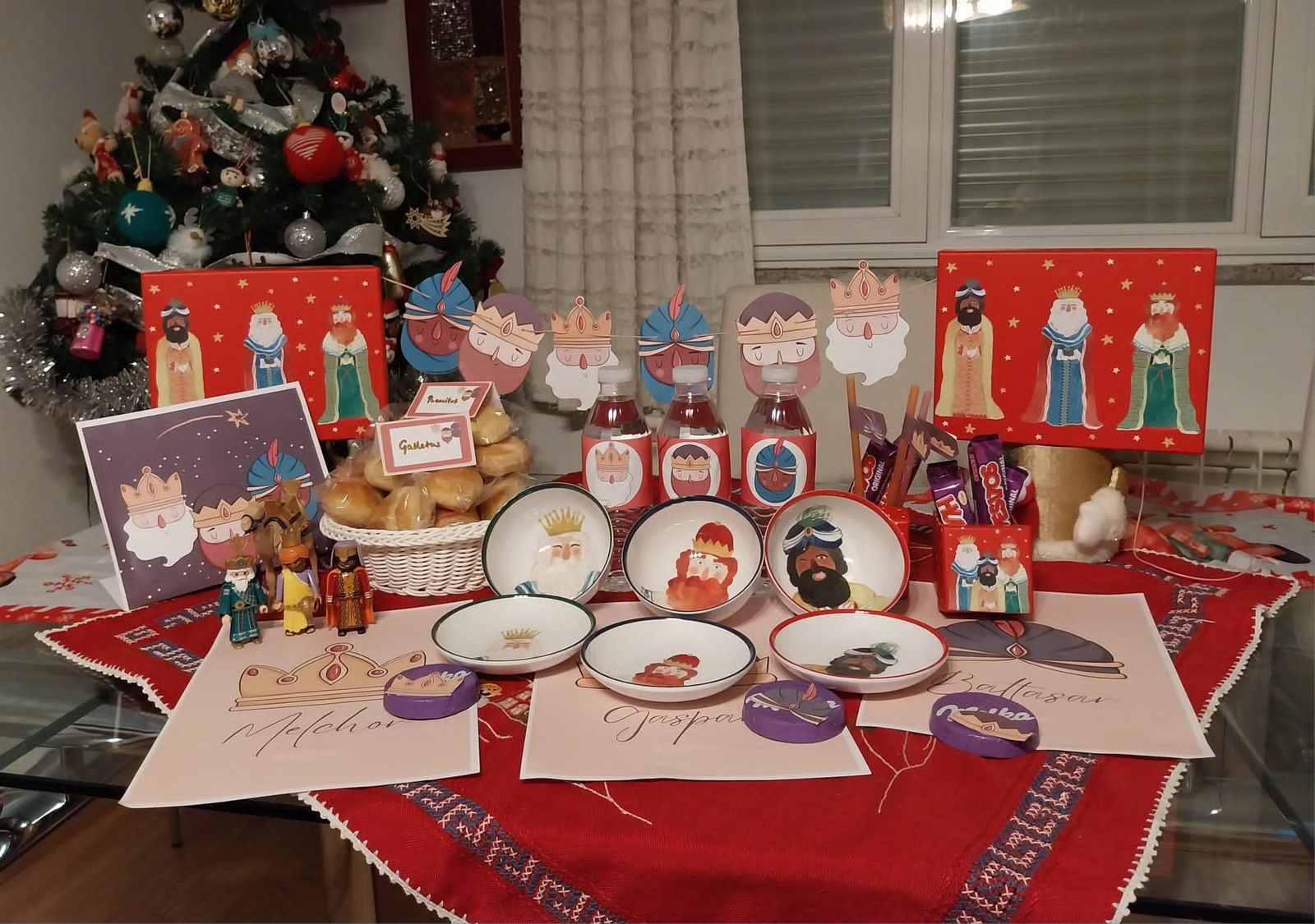 Preparativos para la llegada de los reyes magos en casa de Alba y Alex