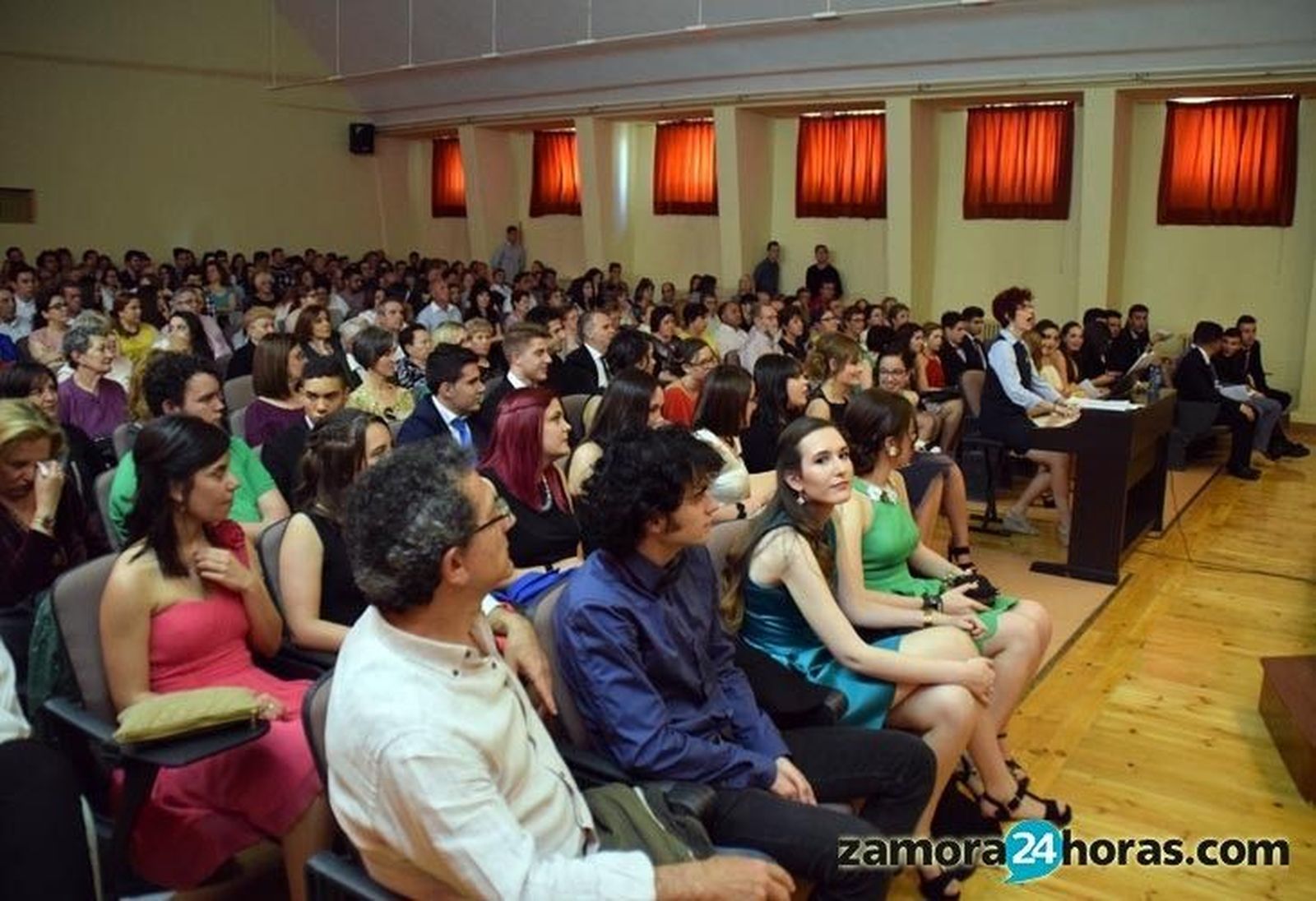 Música, risas y lágrimas en la graduación de los alumnos del IES Universidad Laboral