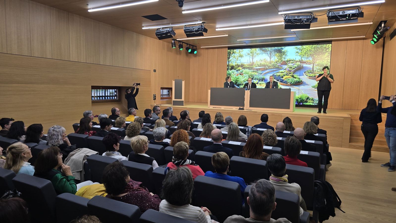 El Consejo Provincial de la Asociación Española Contra el Cáncer en Salamanca presenta el nuevo Espacio Abierto en Salamanca
