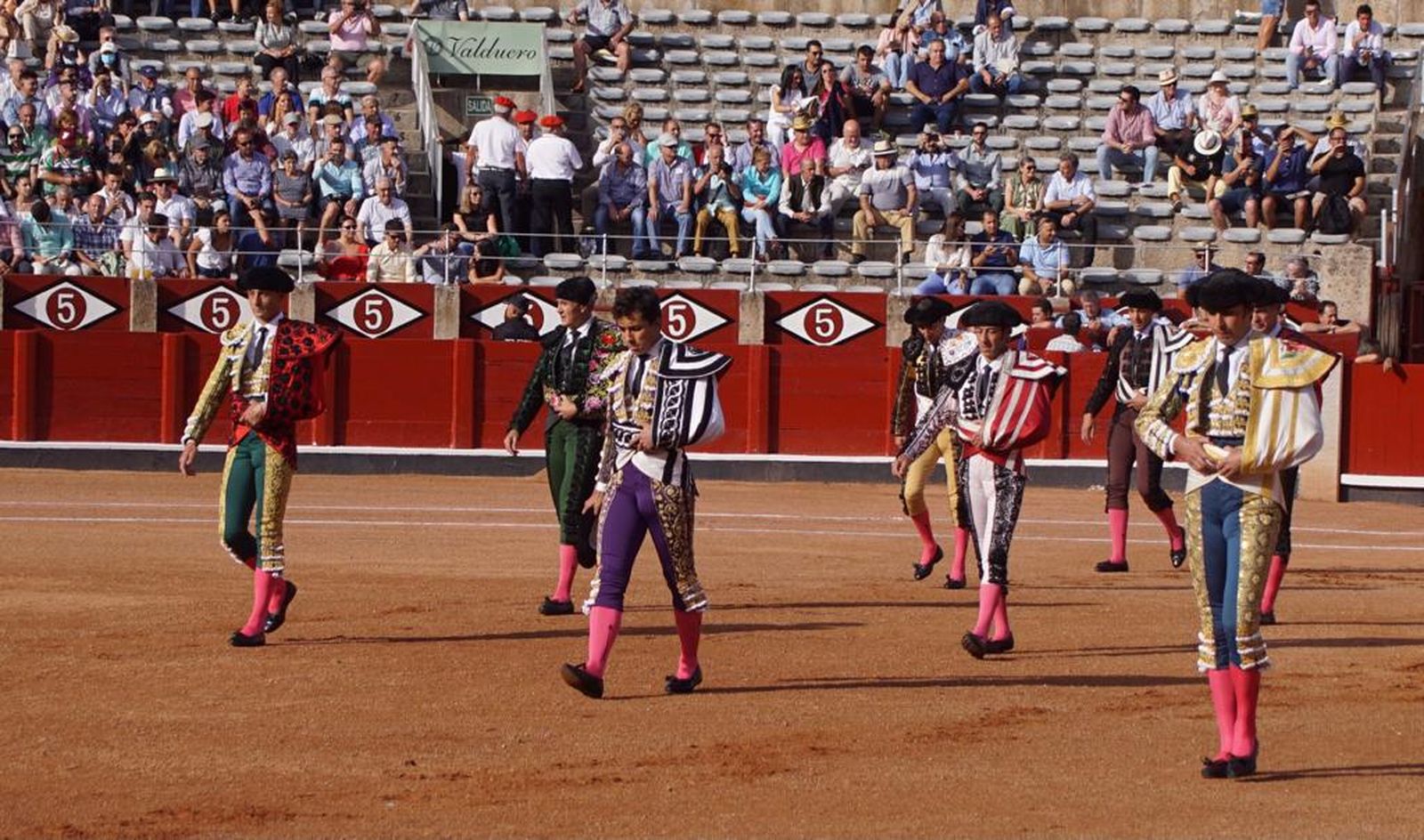 Paseíllo en La Glorieta Feria Virgen de la Vega 2022. Foto Juanes
