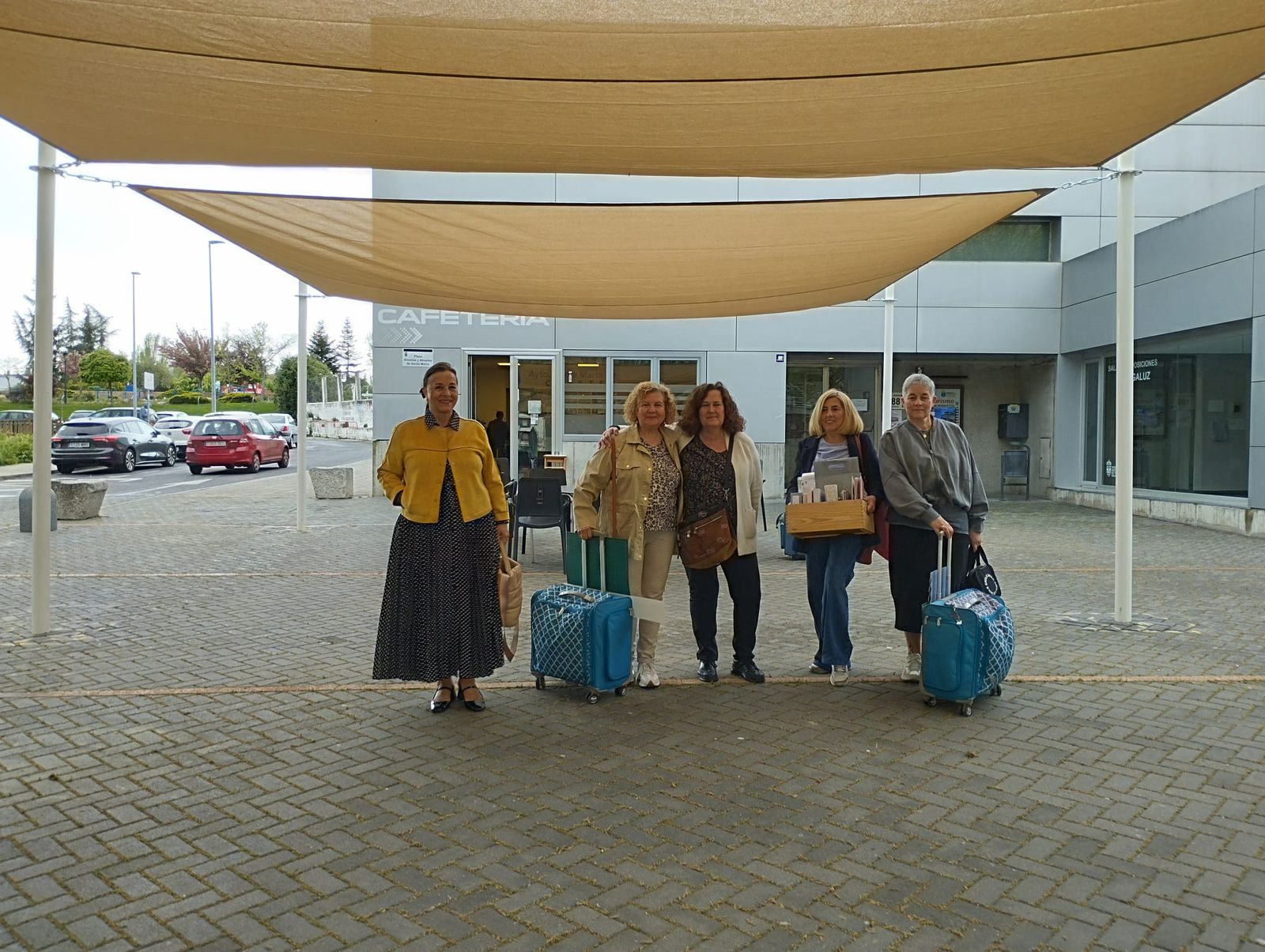 Santa Marta instala un toldo en la plaza de los Abuelos y Abuelas para proteger del sol a sus mayores Santa Marta instala un toldo en la plaza de los Abuelos y Abuelas para proteger del sol a sus mayores