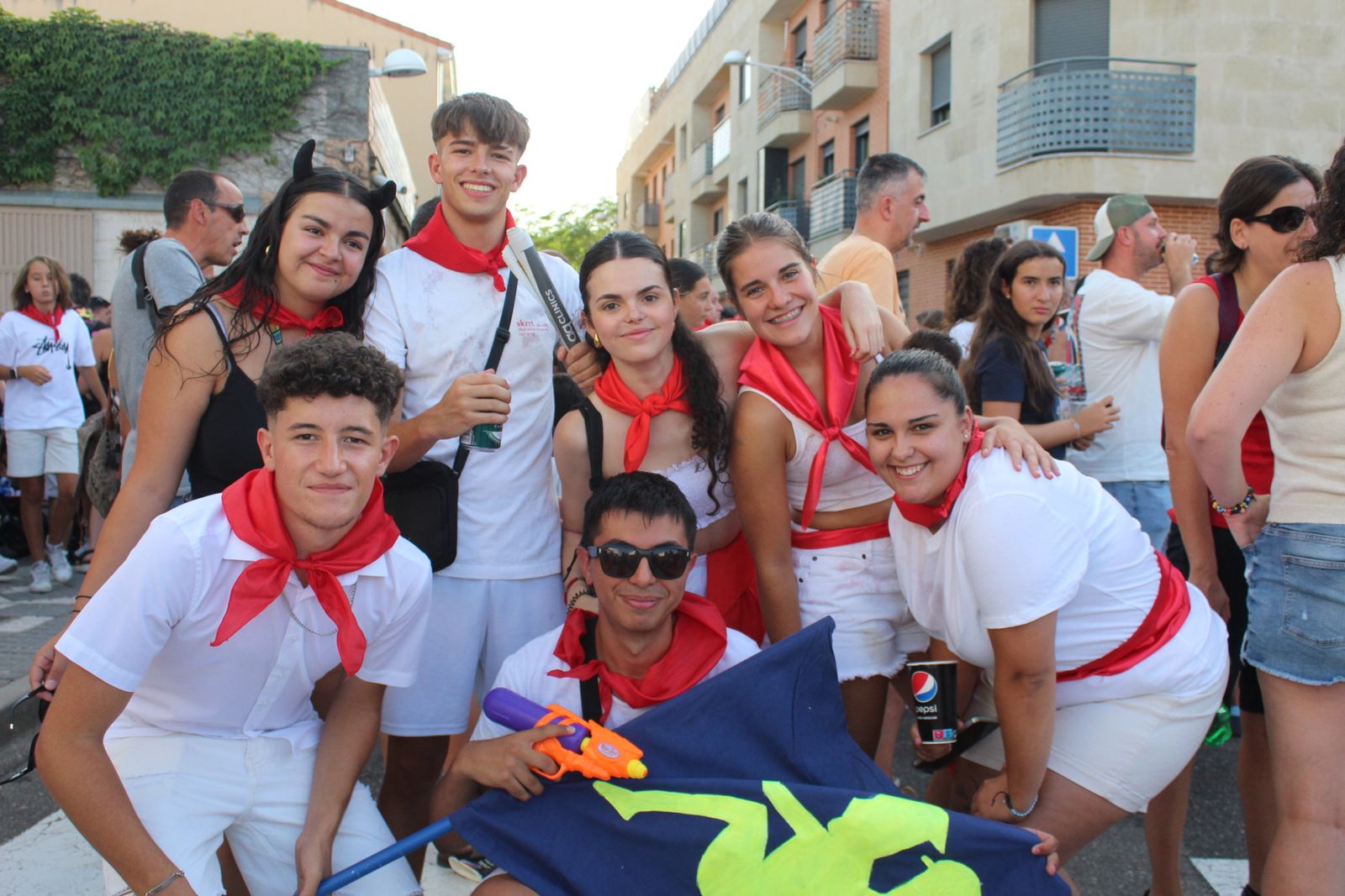 Castellanos de Moriscos. Paseo de peñas con la temática “Viva San Fermín”