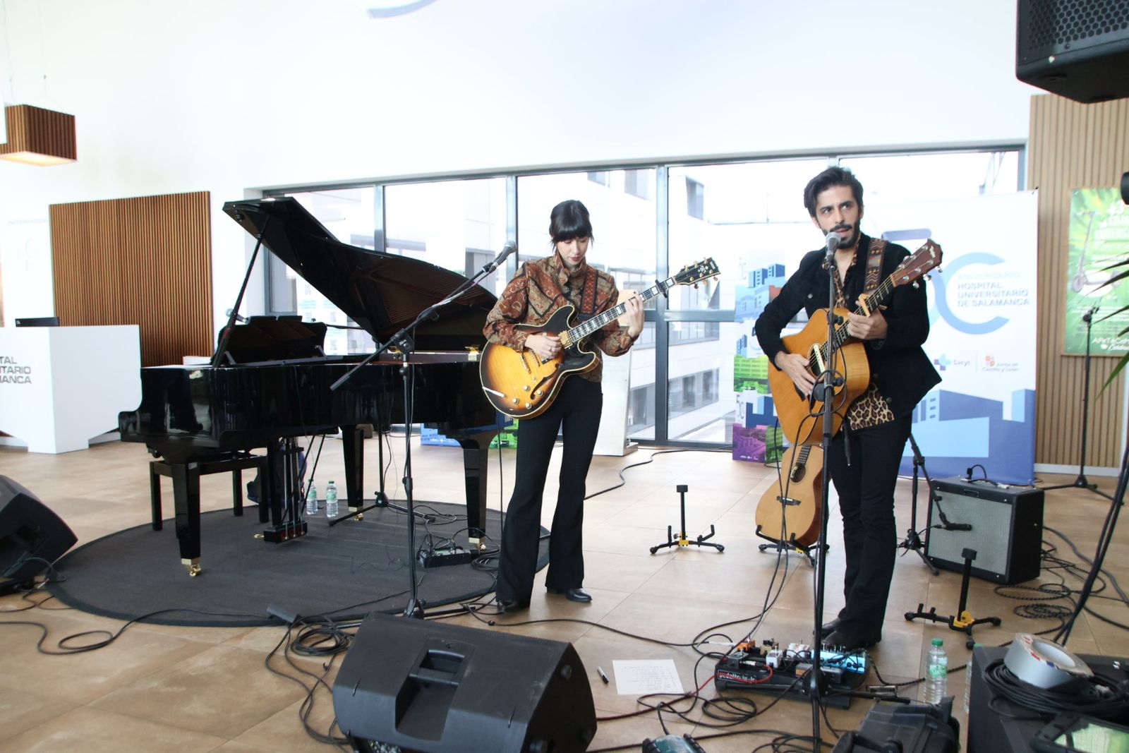 Concierto en el hall principal del Hospital de Salamanca, enmarcado dentro de los actos del 50 Aniversario del Hospital Clínico Universitario de Salamanca