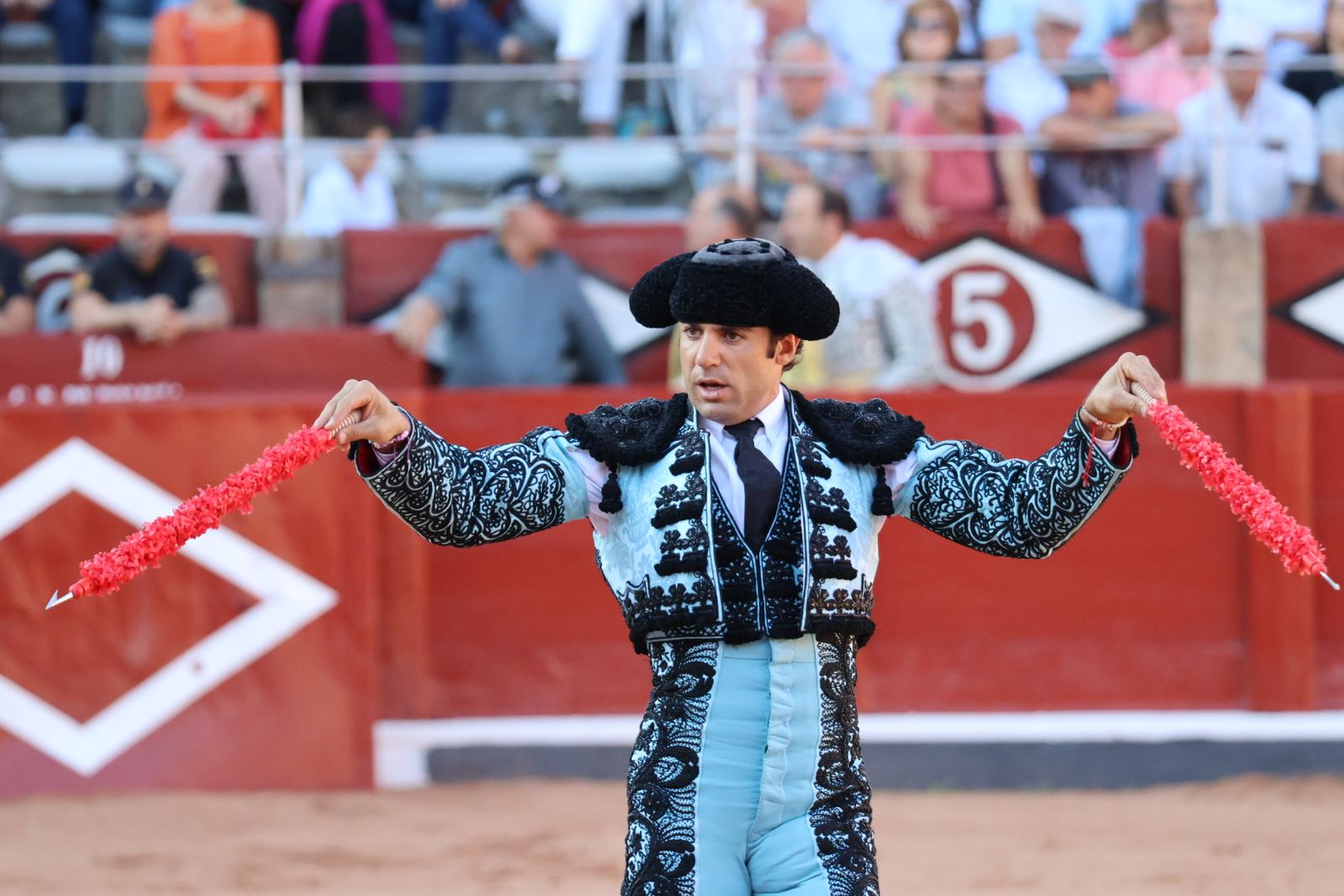 La Glorieta revive el aroma de la feria taurina con el primer festejo: Lea Vicens, Raquel Martín y Olga Casado