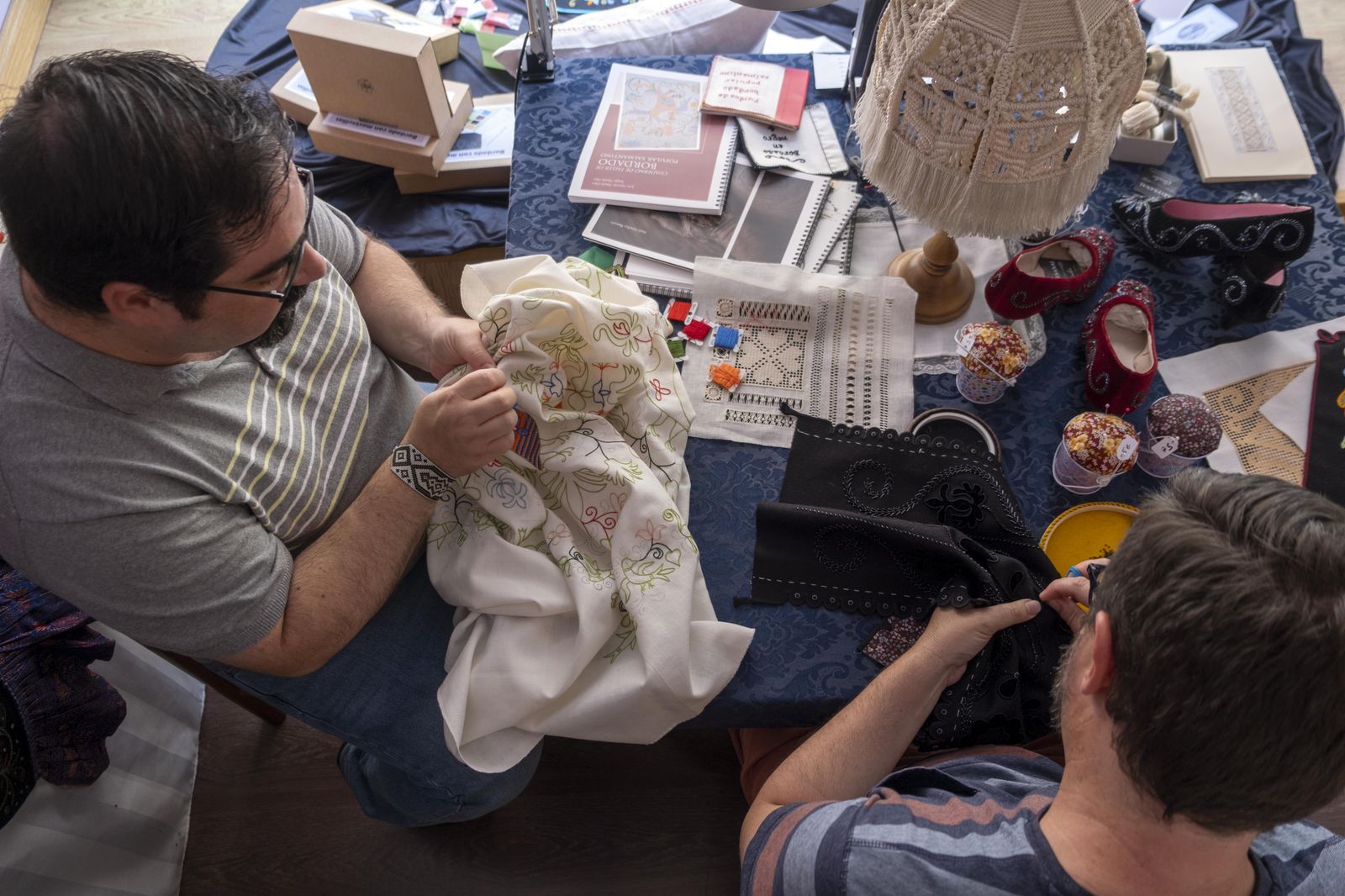 Manos que bordan para conservar el patrimonio | David Arranz, ICAL