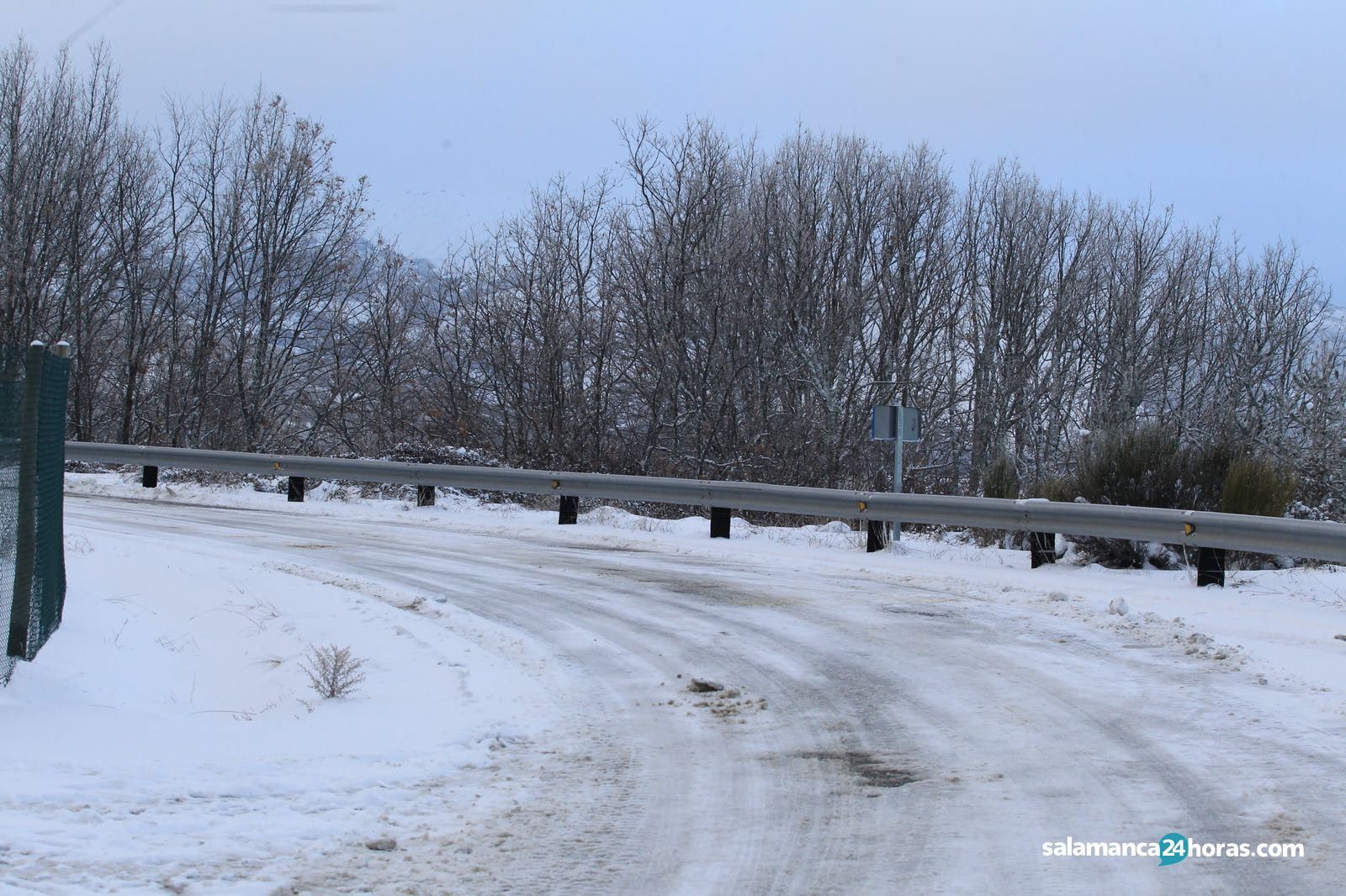 Carretera con hielo y nieve en la provincia de Salamanca