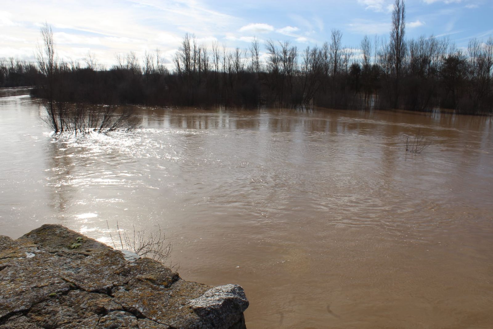 huerta-el-tormes-crecido-tras-las-ultimas-lluvias-inunda-la-playa-y-la-zona-de-ribera-20