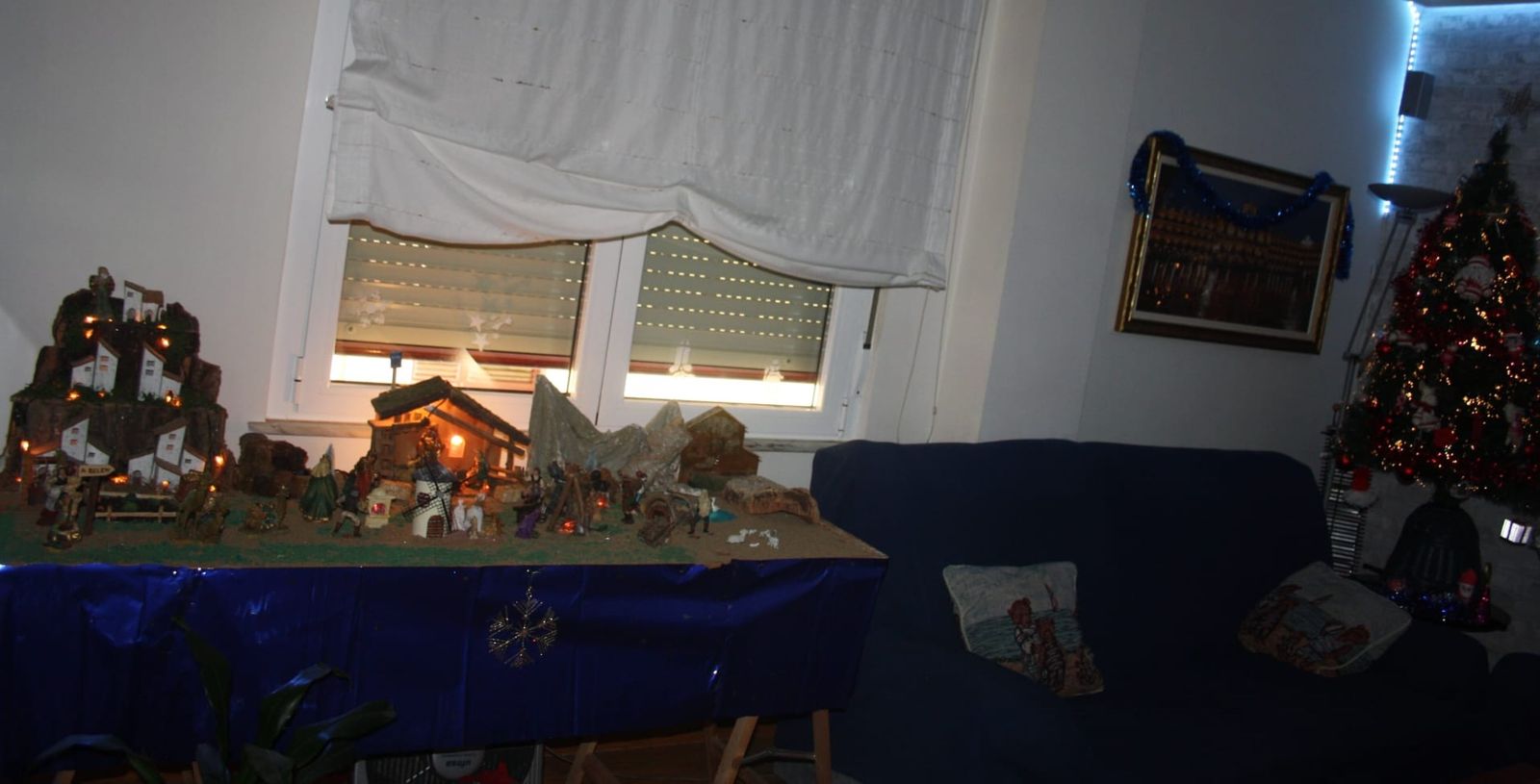 J.C.S.J. - Belén situado en una vivienda de la calle Garcilaso de la Vega (1).jpg