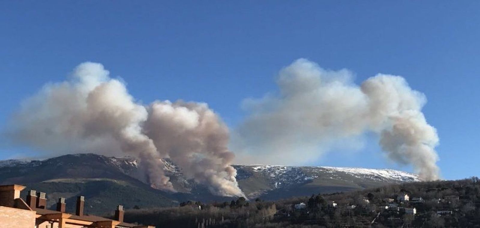 Incendio forestal en Candelario. Foto de archivo