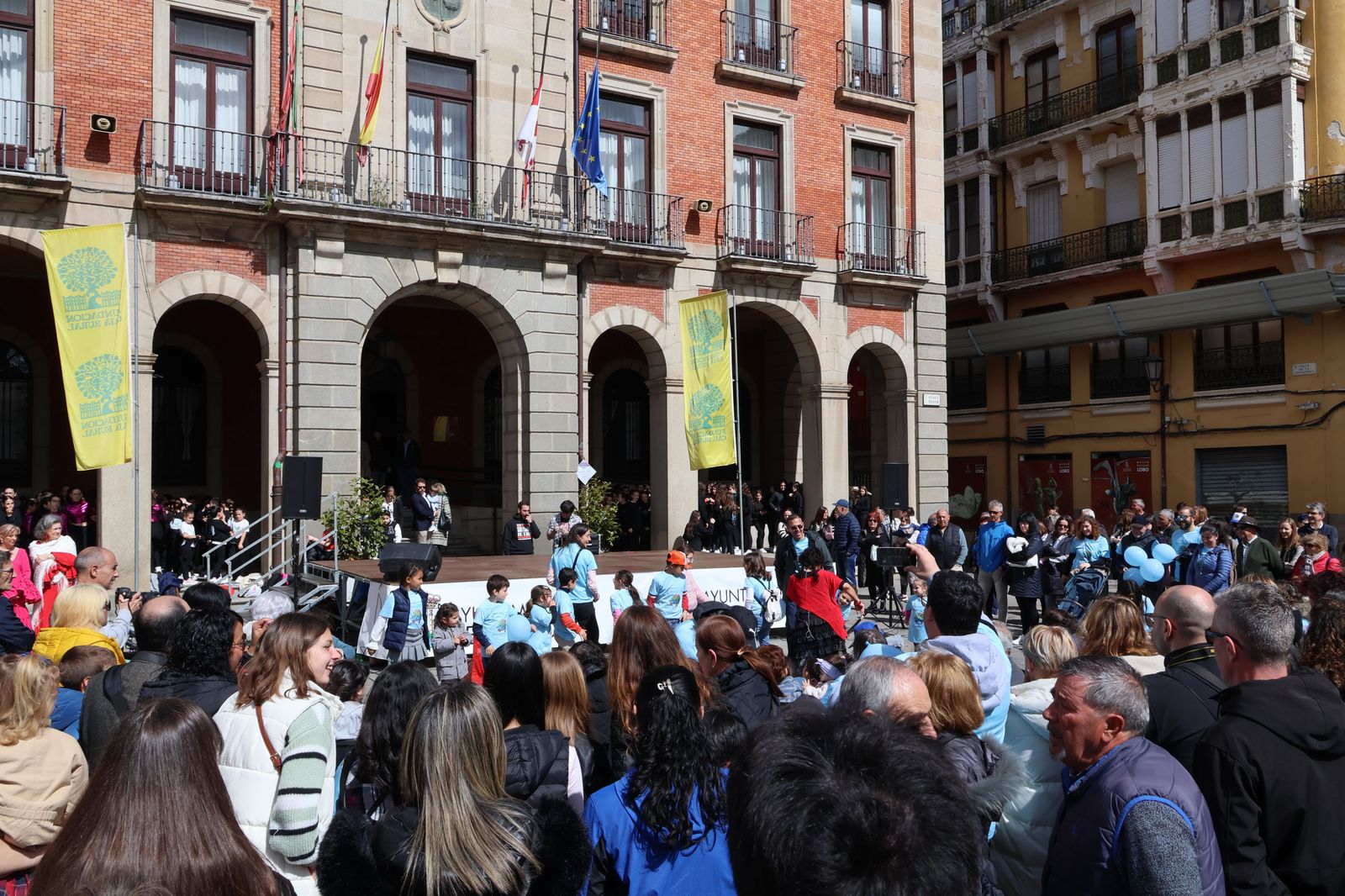 paseo-solidario-por-el-dia-mundial-del-autismo-en-zamora-34