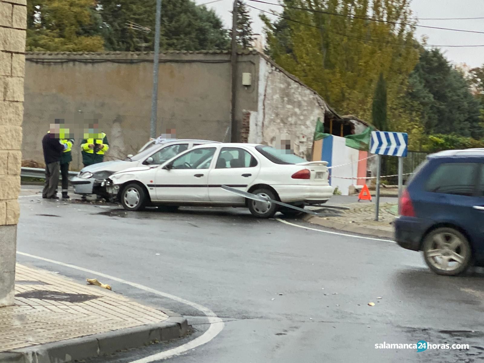Accidente glorieta entrada Cabrerizos (7)