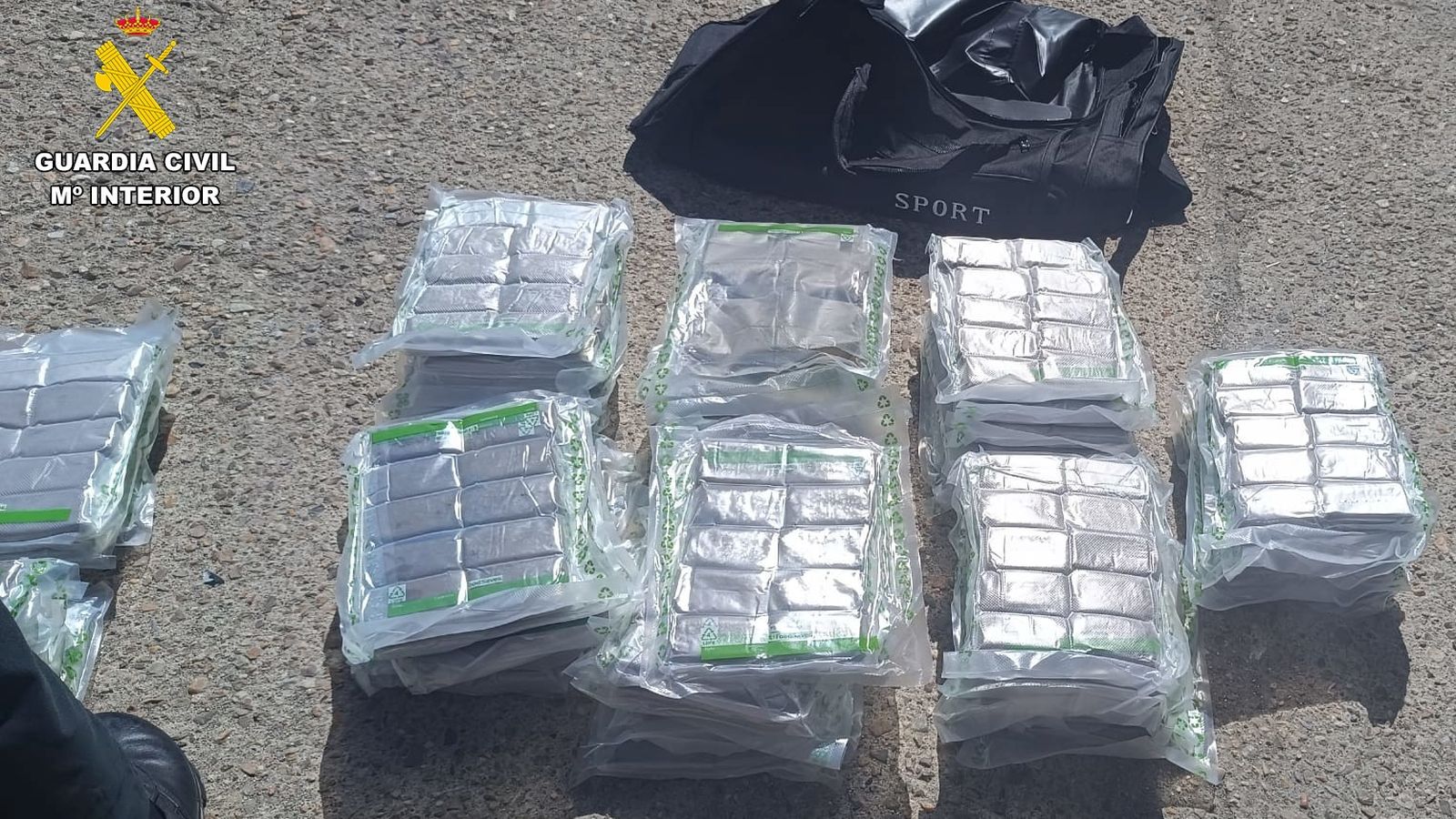 Detenido en Navacarros con más de 76 kilos de hachís en el interior de su vehículo