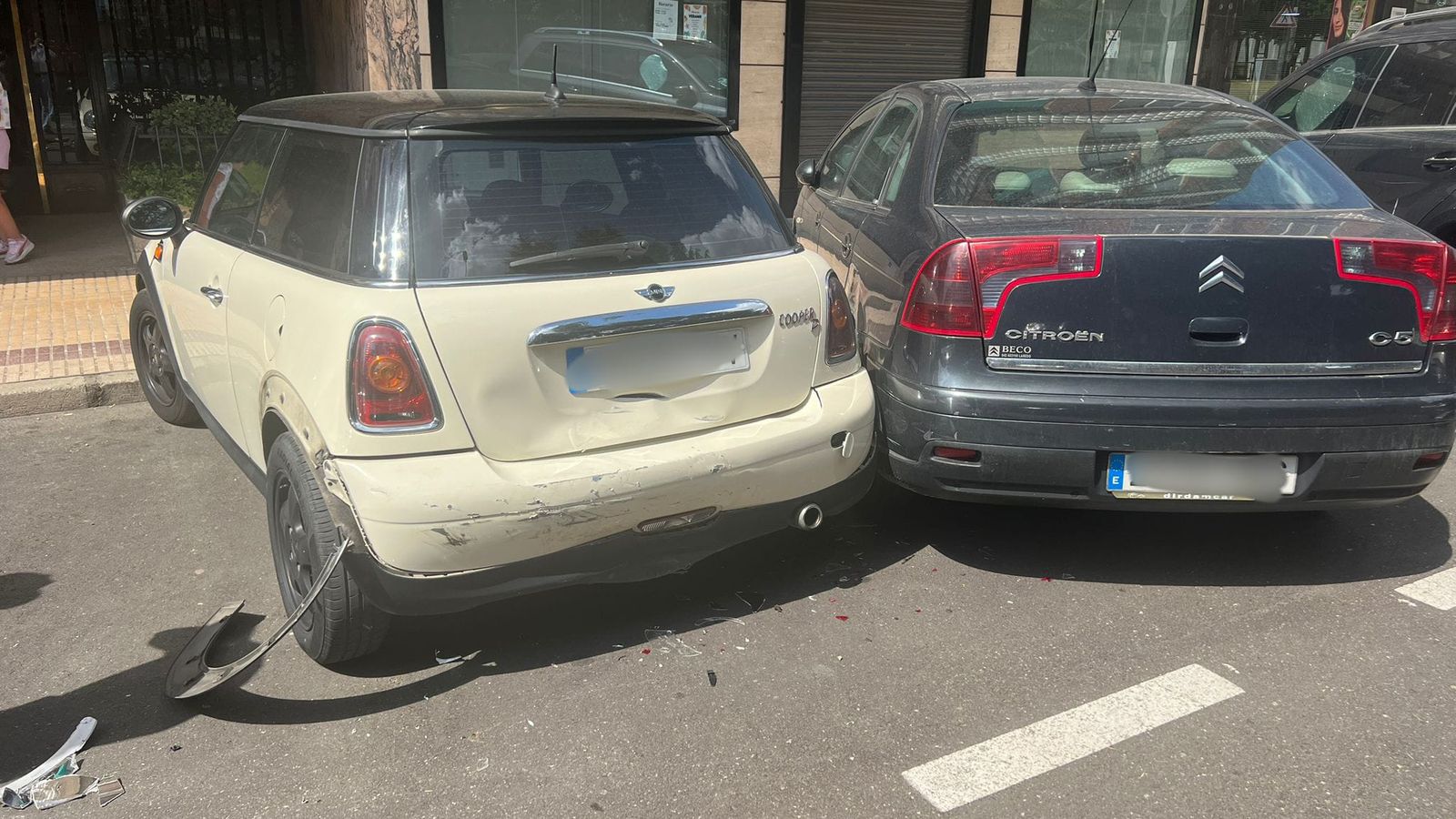 Cuatro vehículos se han visto implicados en un accidente en la avenida de los Comuneros Cuatro vehículos se han visto implicados en un accidente en la avenida de los Comuneros