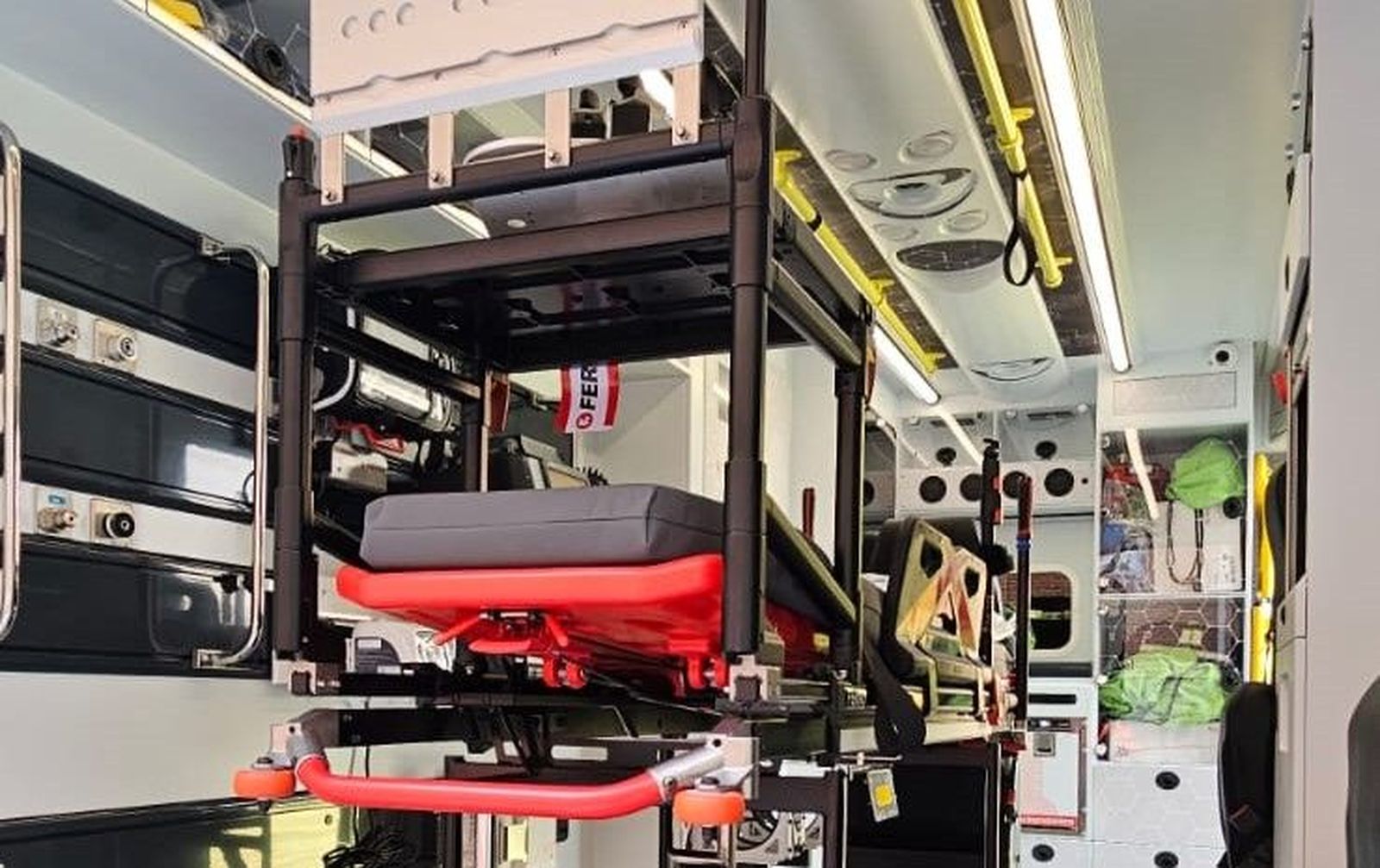 Nuevas ambulancias de soporte vital avanzado para pacientes ECMO y cuidados especiales