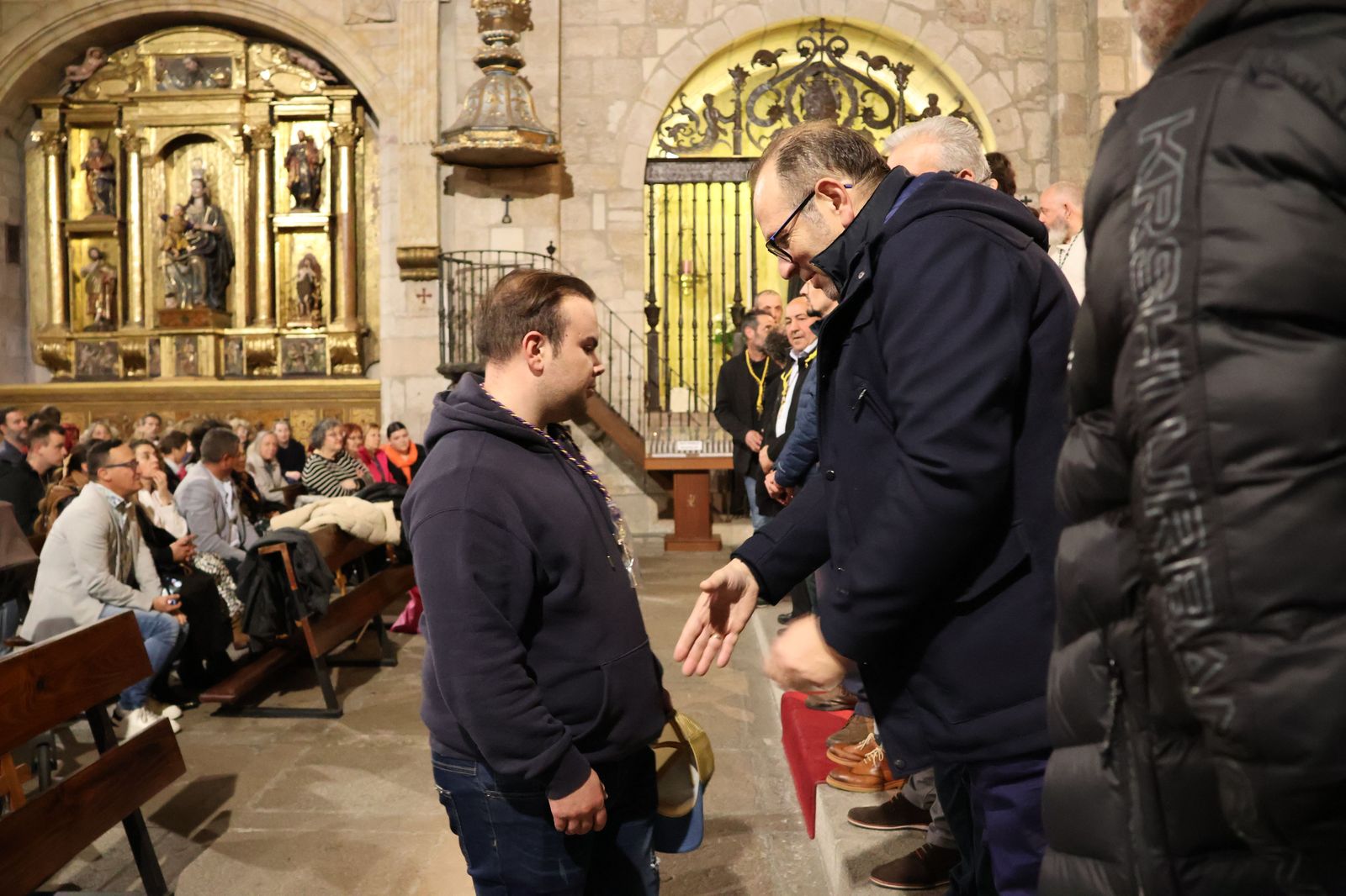 entrada-de-nuevos-hermanos-de-la-vera-cruz-36