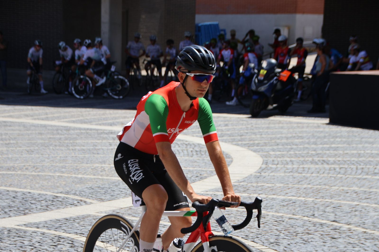 Salida II Vuelta Ciclista a Castilla y León Sub-23 y Élite