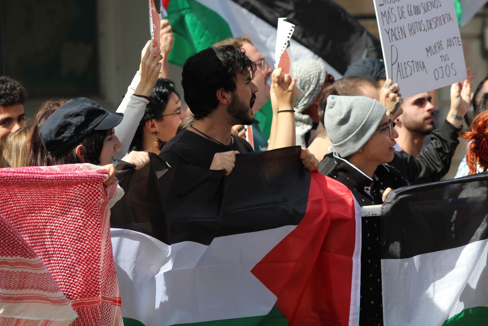 Protestas por Palestina al paso de la Vuelta Ciclista a España por Salamanca