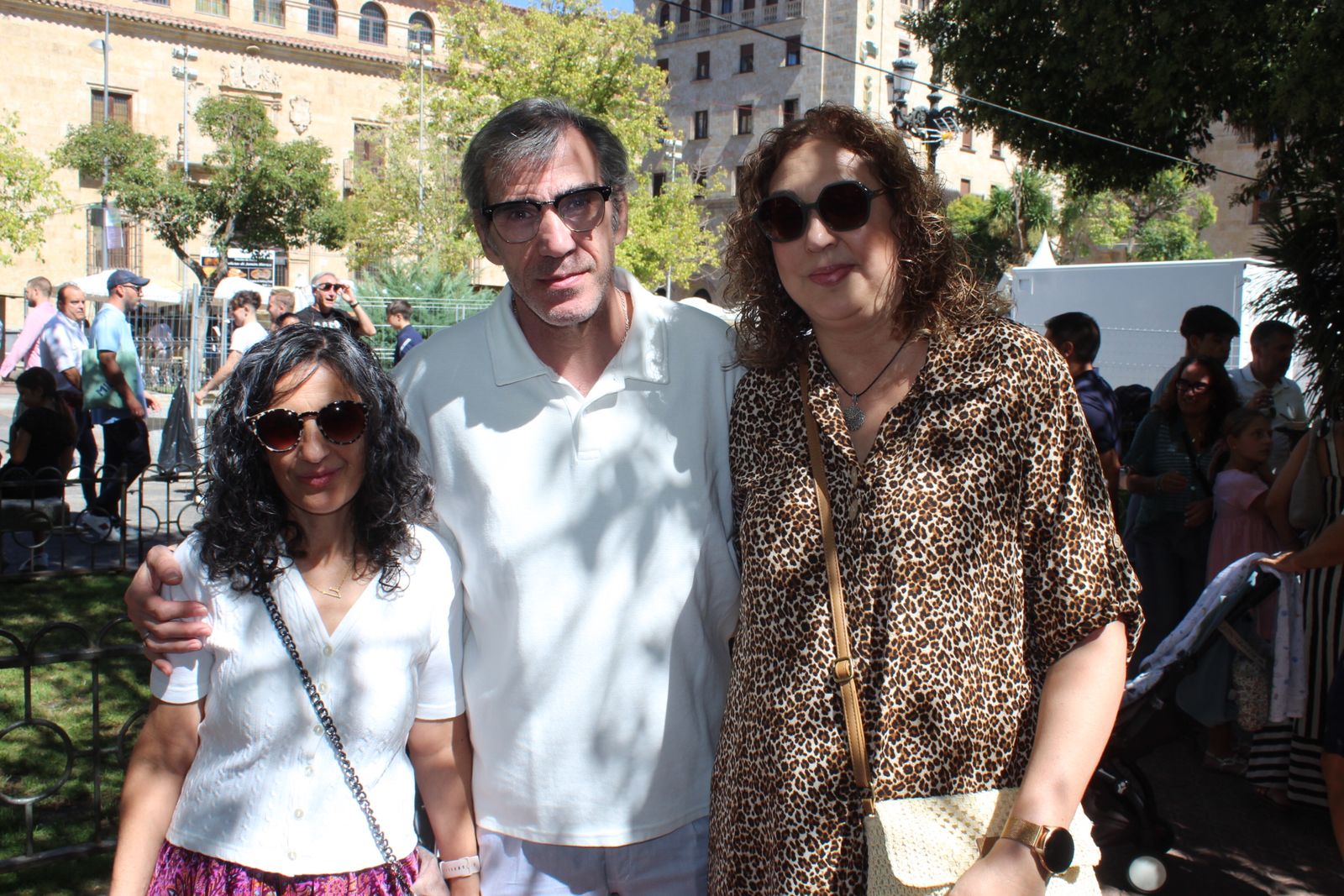 Ambiente en la Feria de Día en el mediodía de este domingo