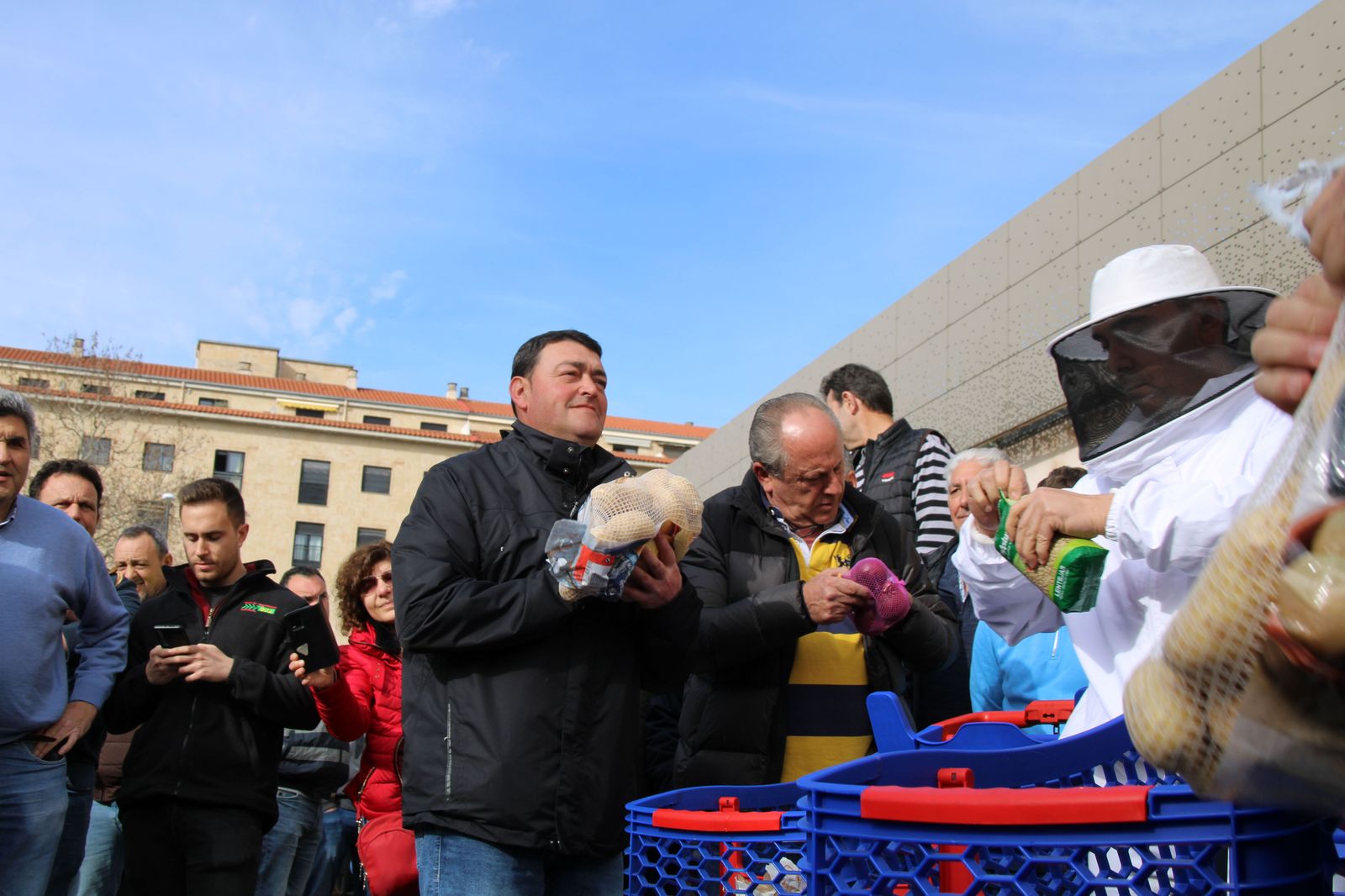 concentracion-profesionales-del-campo-en-el-carrefour-17