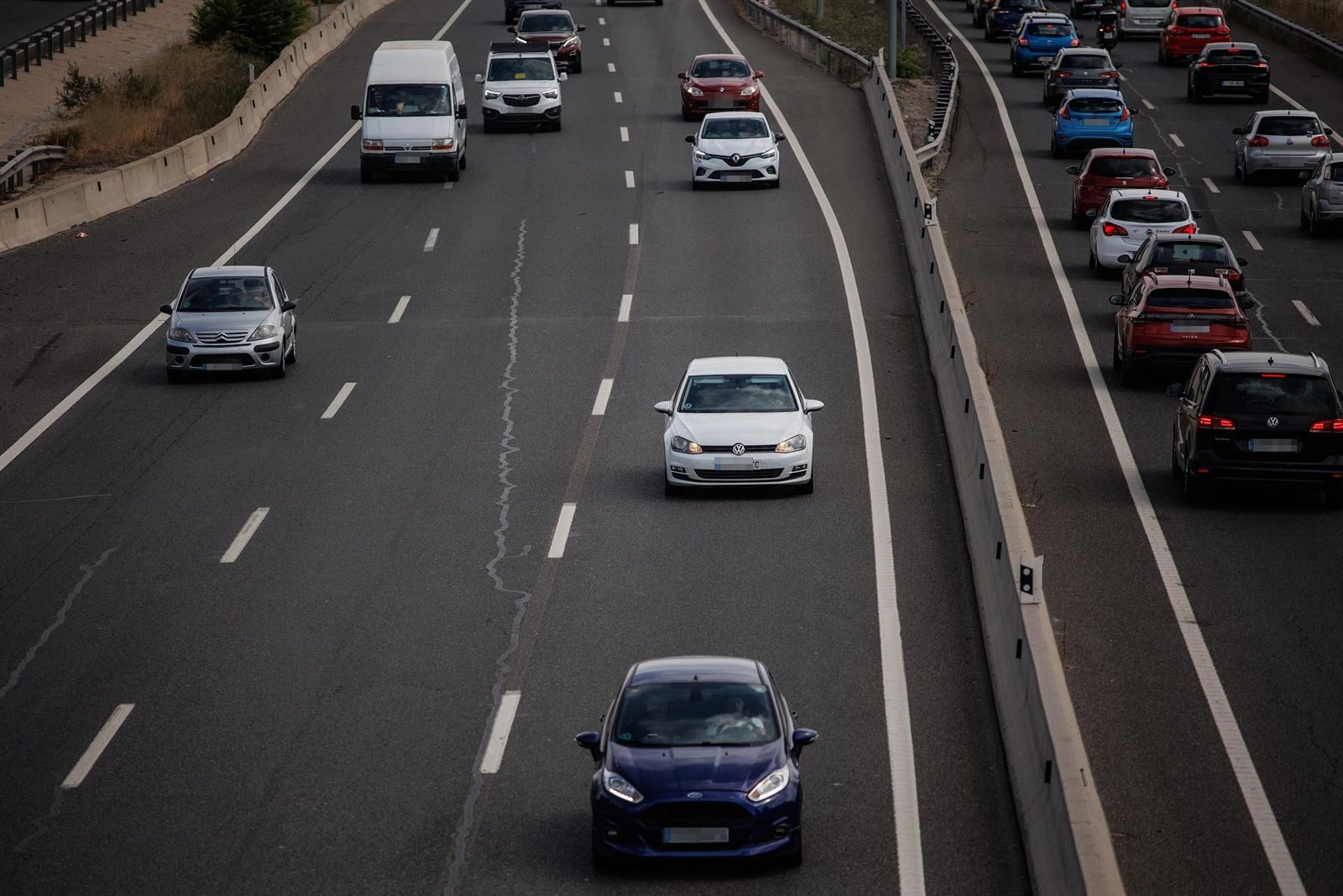Archivo - Atasco en la autovía A-3, a 1 de septiembre de 2023, en Madrid (España). La DGT prevé, desde el pasado jueves 31 de agosto y hasta el próximo domingo 3 de septiembre, más de 1,15 millones de desplazamientos en las carreteras de la Comunidad de M - Alejandro Martínez Vélez - Europa Press - Archivo