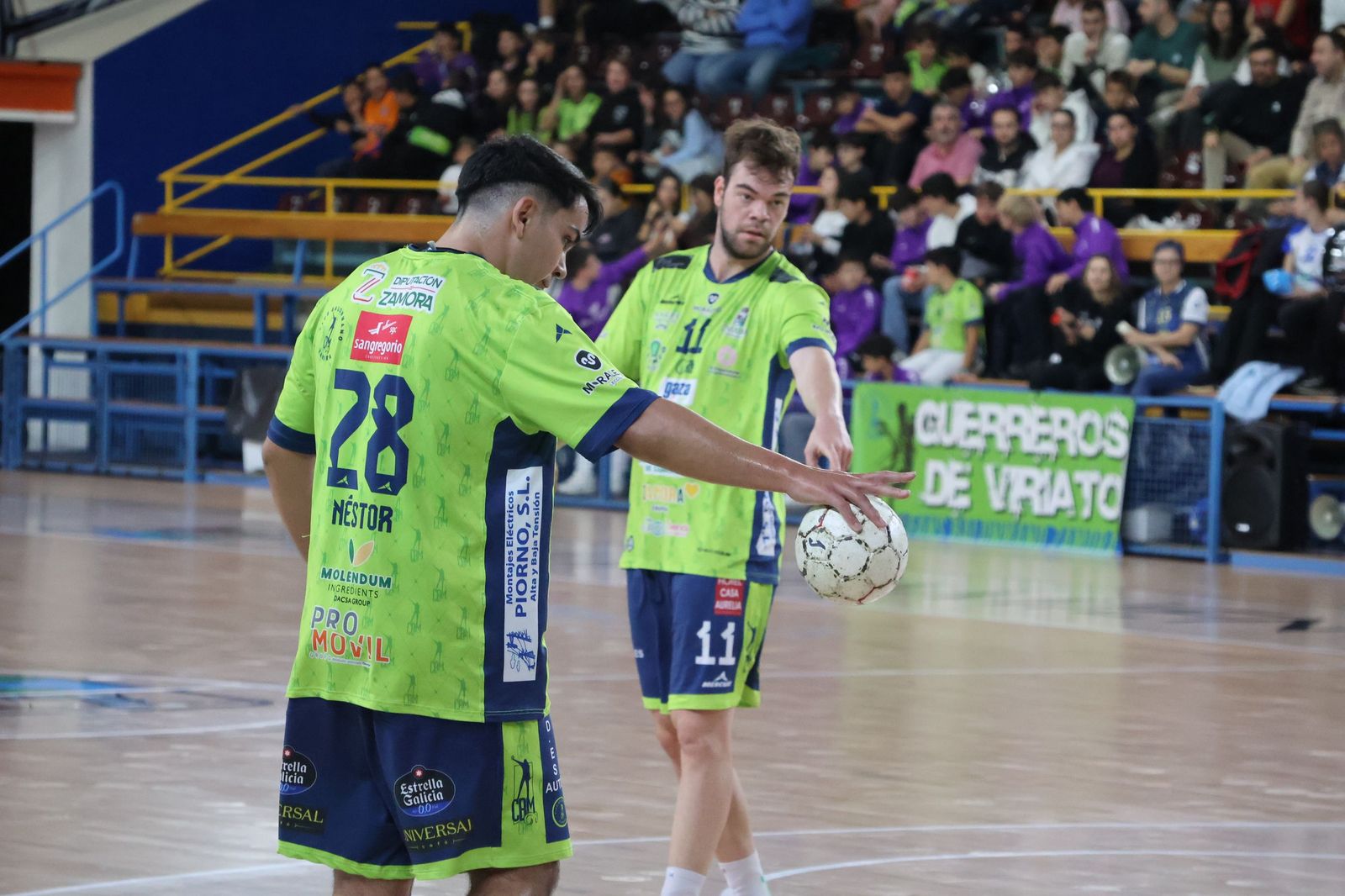 GALERÍA | El BM Zamora recibe en casa al Ciudad de Salamanca en un duelo muy ajustado