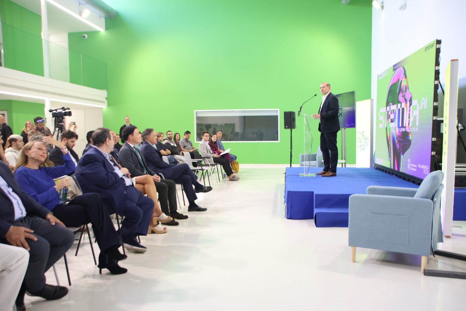 El alcalde de Salamanca, Carlos García Carbayo, y el CEO de Stemia, Juan Manuel Barrionuevo, presentan el inicio de la actividad de esta empresa en Salamanca