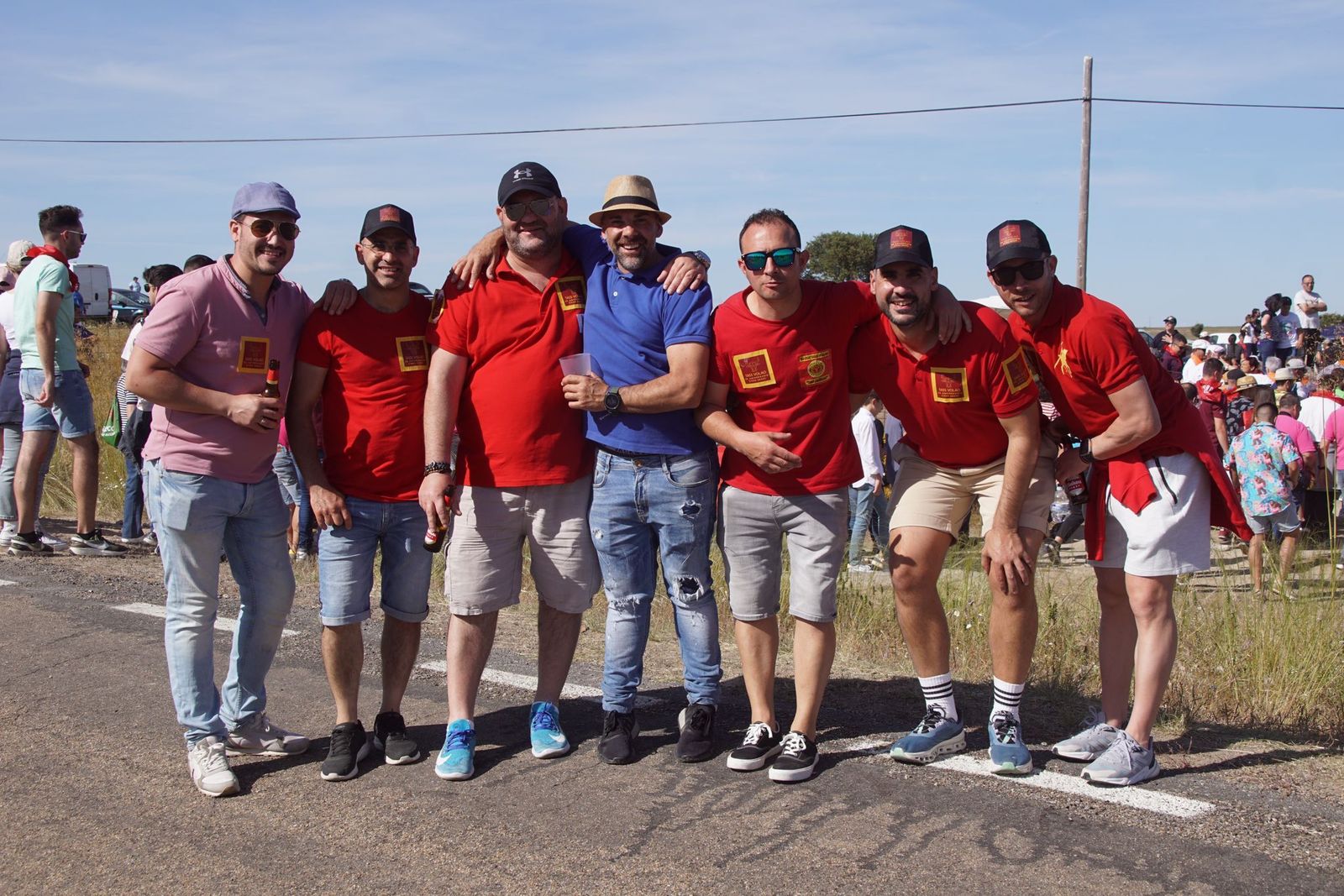 ledesma-calienta-motores-para-los-espantos-con-el-reparto-de-panuelos-y-la-salida-de-los-toros-del-prao-de-la-villa-22
