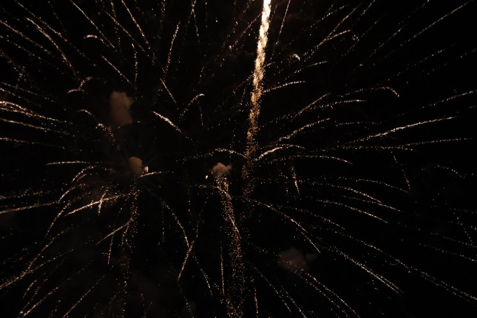 Fuegos artificiales en el entorno del Puente Romano