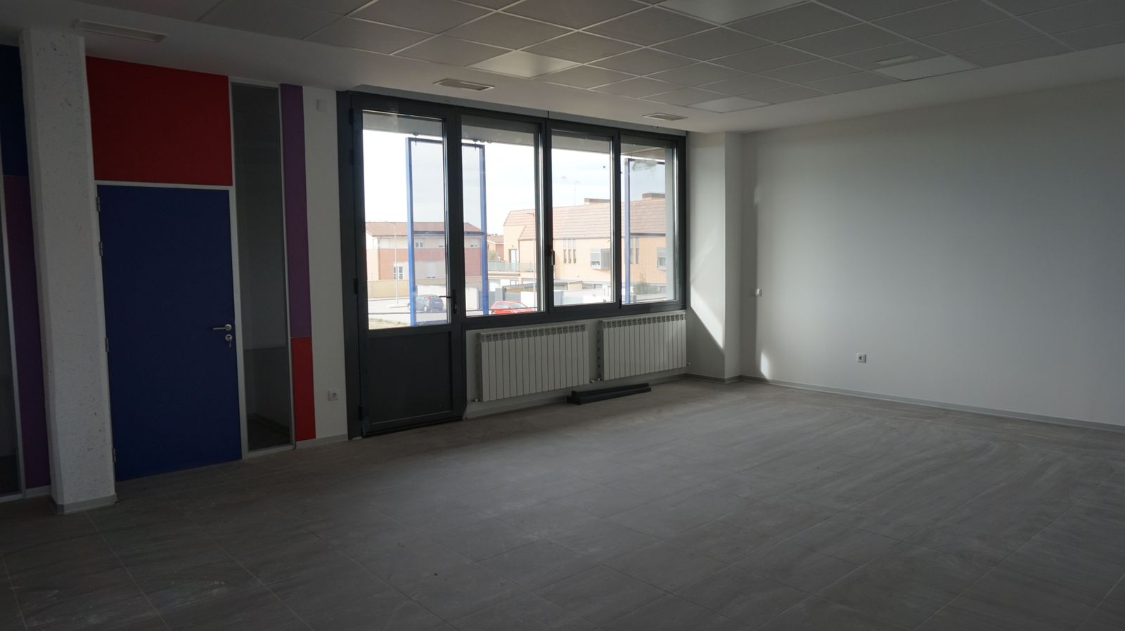 el-director-general-de-centros-e-infraestructuras-jose-migel-saez-visita-la-ultima-fase-al-ceip-maria-moliner-de-castellanos-de-moriscos-47