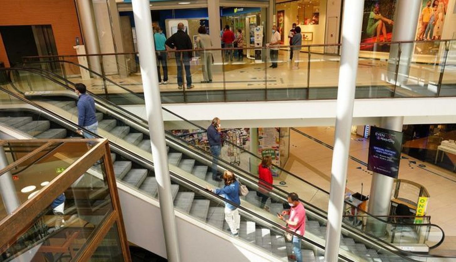 Usuarios de un centro comercial de la provincia de Salamanca. Archivo.