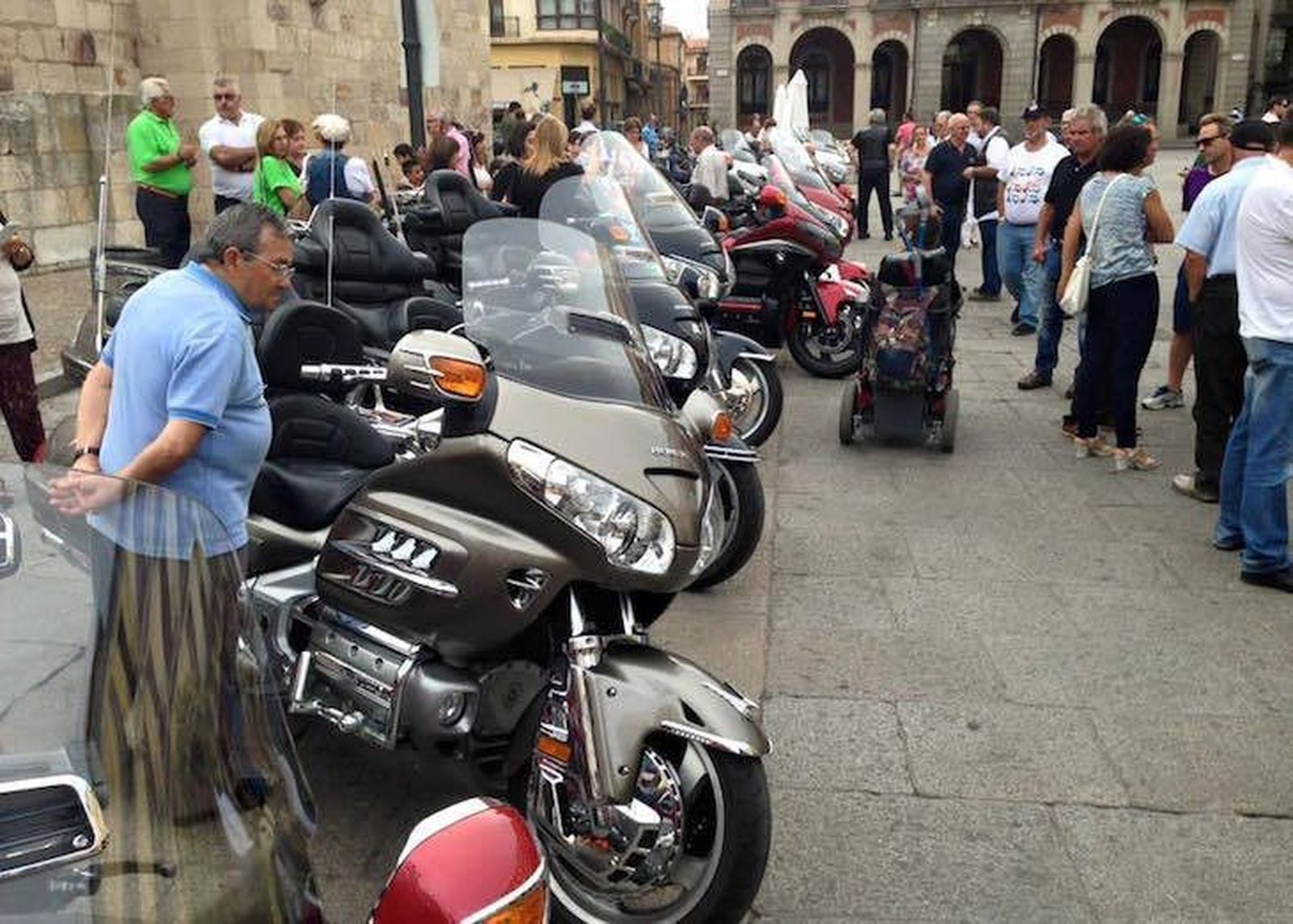 La AMZ ejerce de anfitriona en la visita del club andaluz Goldwing