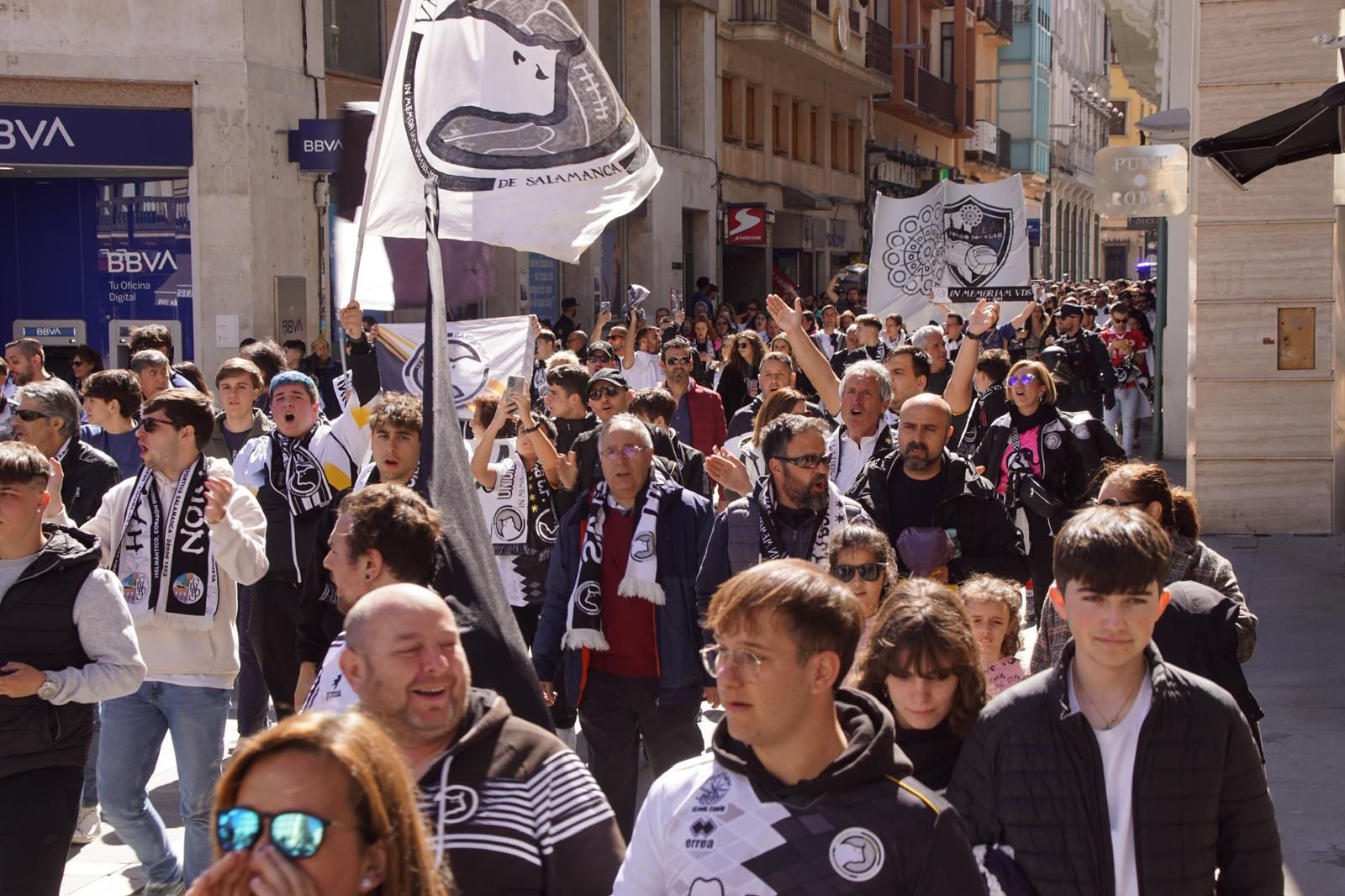 los-aficionados-de-unionistas-toman-las-calles-de-zamora-con-un-doble-corteo-25