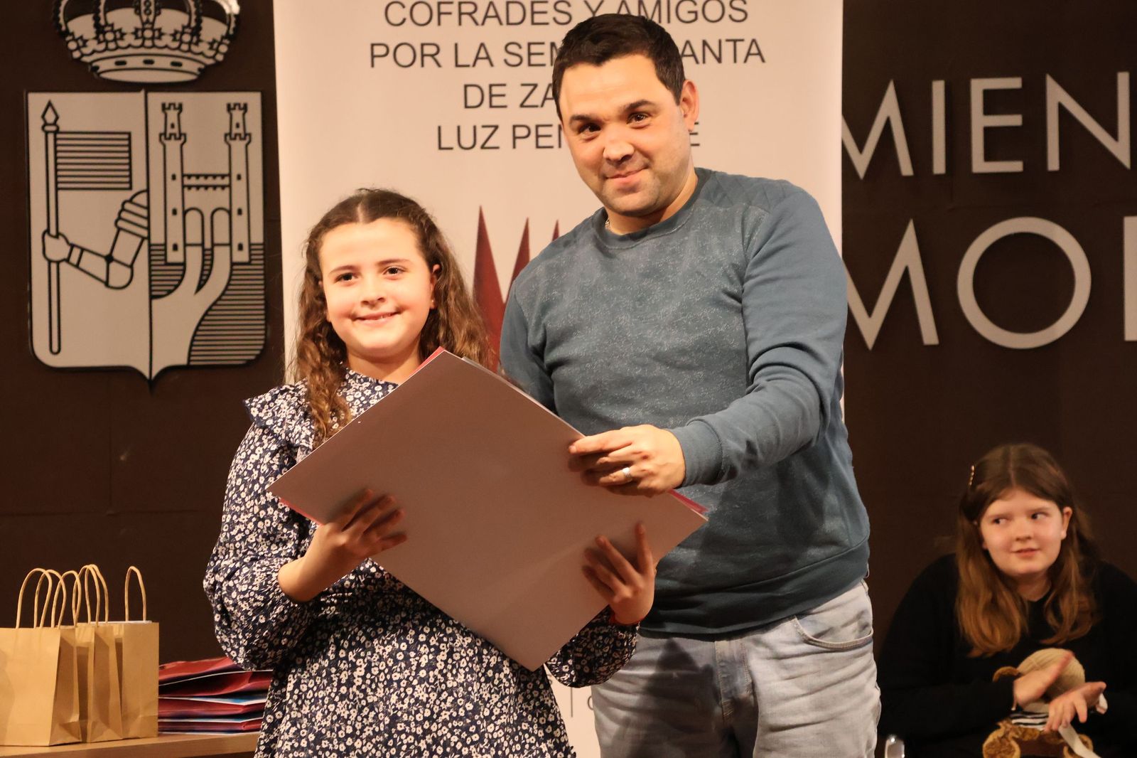 GALERÍA | La Asociación Luz Penitente reparte los premios del VIII Concurso de Dibujo Infantil