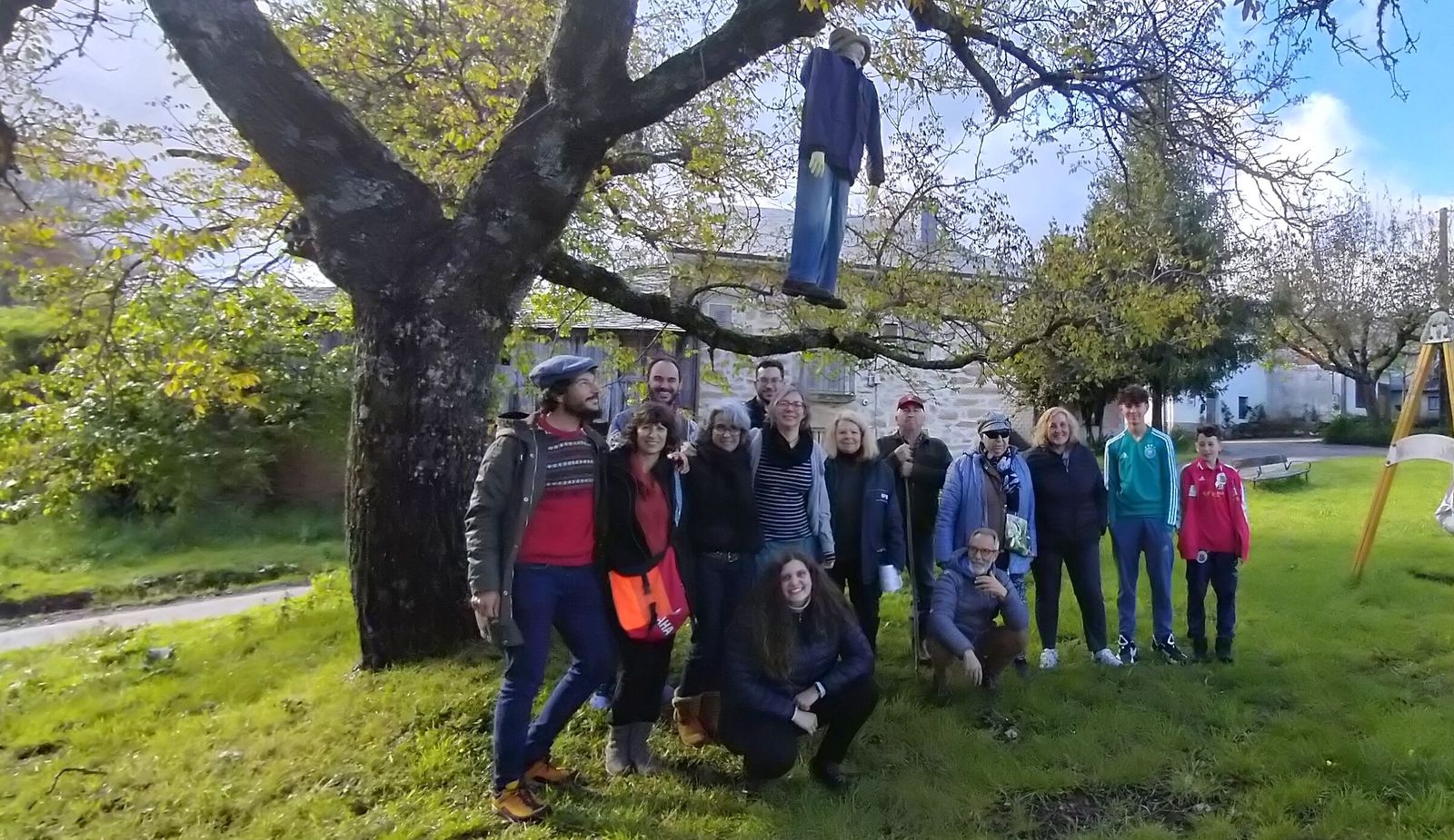 Triufé de Sanabria mantiene viva la tradición colocando su Maiu