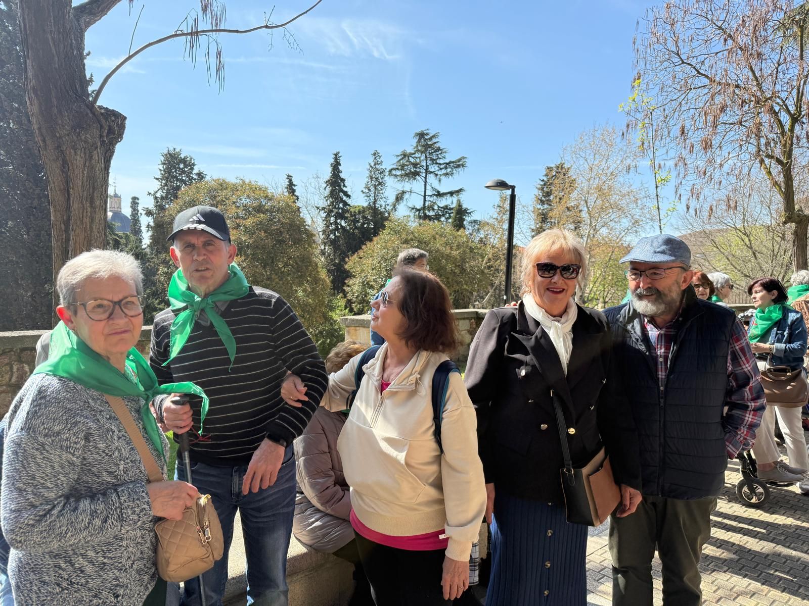 Plantación de tulipanes por el día del Parkinson