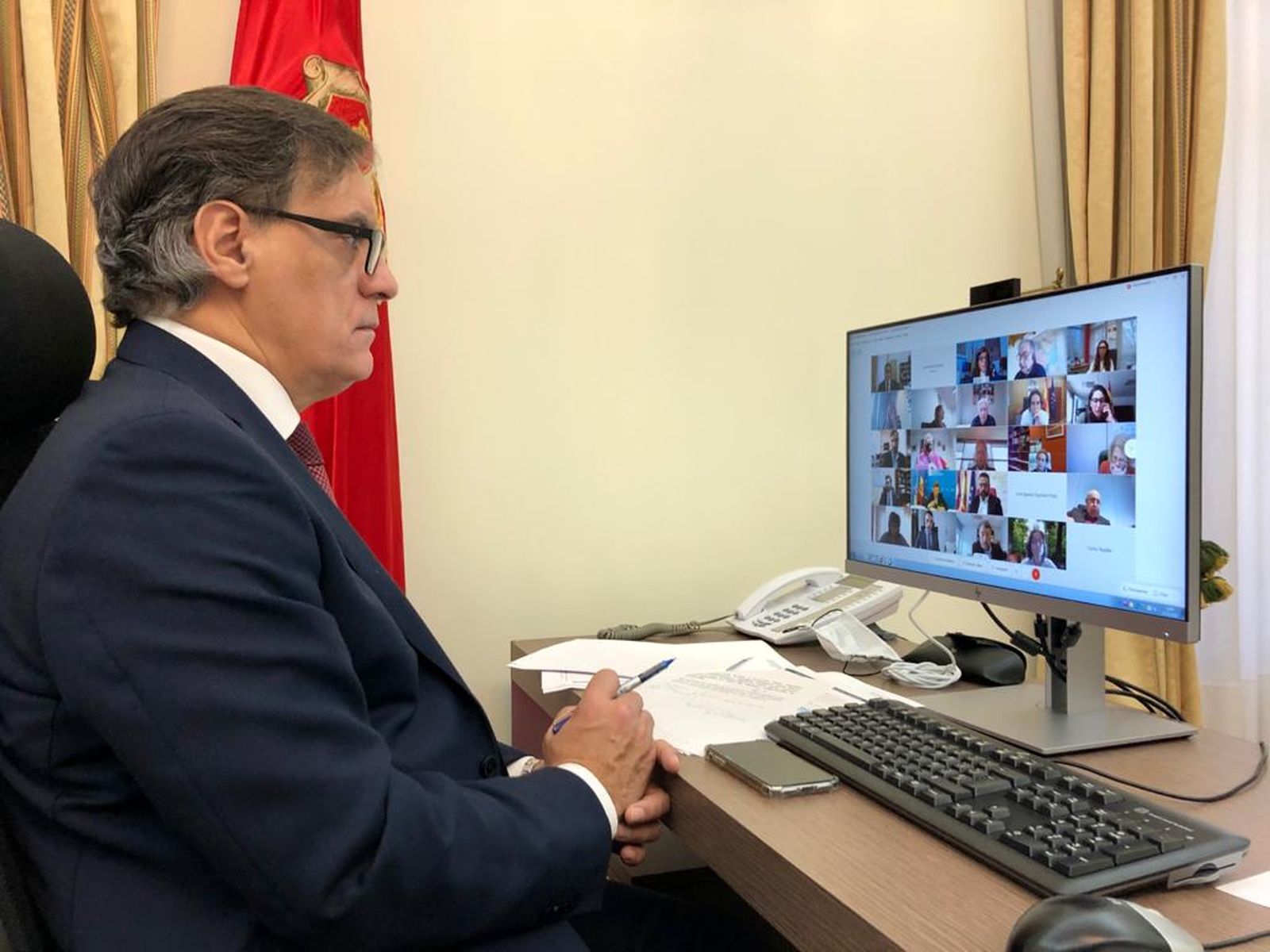 El alcalde de Salamanca, durante la reunión mantenida este lunes