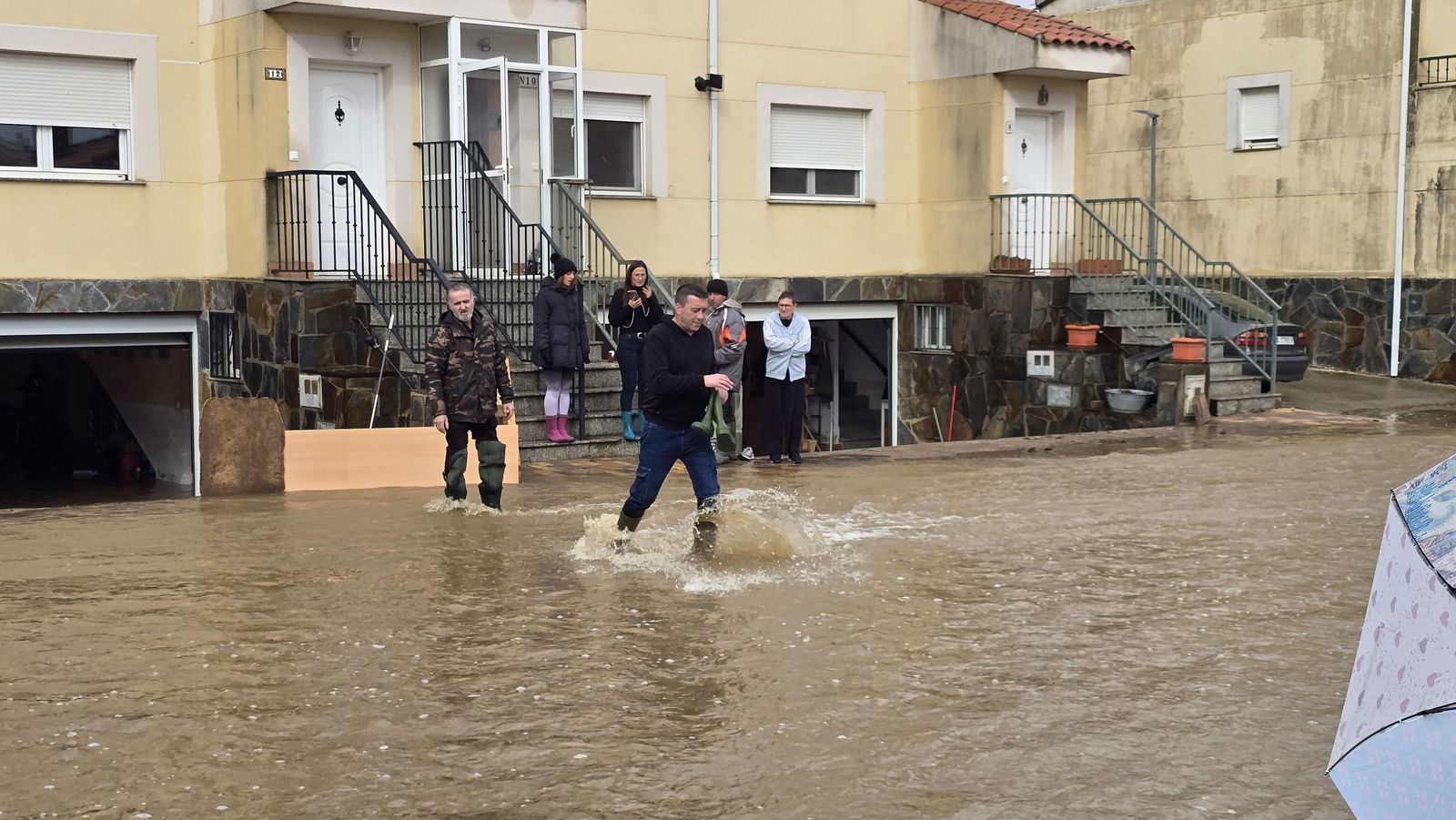 Inundación en en Miranda de Azán debido a las intensas lluvias