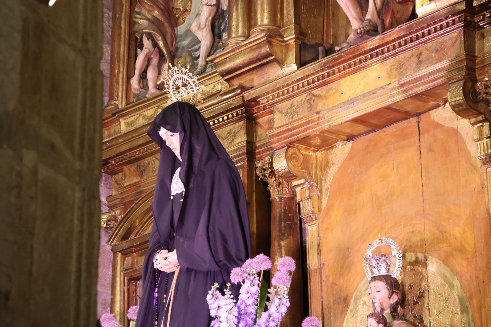 paso-de-los-ninos-ante-la-virgen-de-la-soledad-7