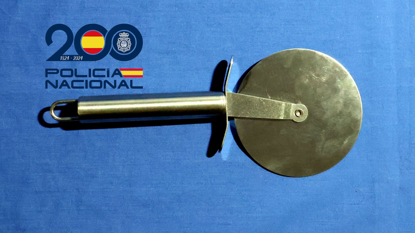 Artilugio 'cortapizza' usado por el arrestado para agredir a los trabajadores