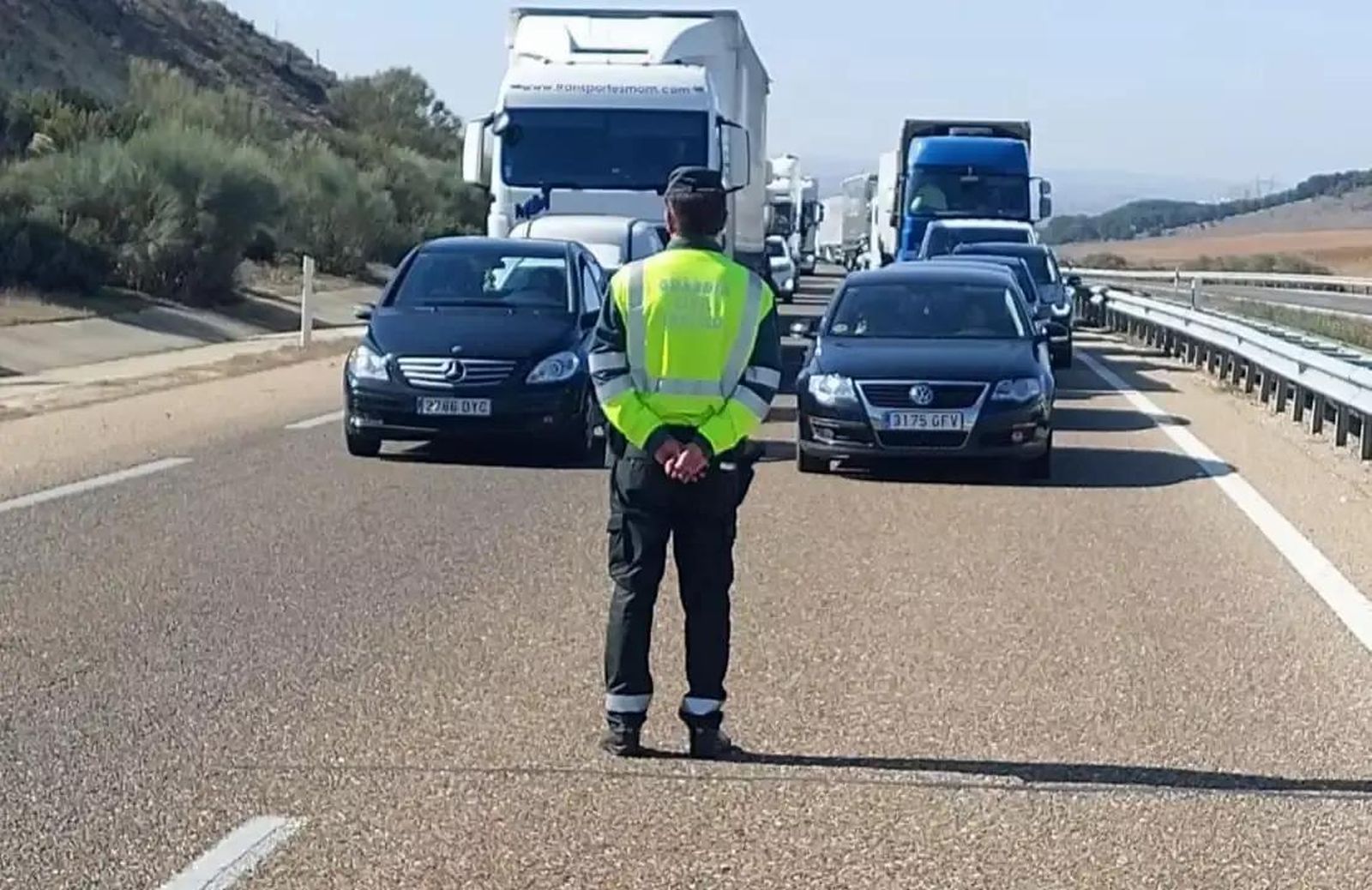 Guardia Civil en la autovía. Archivo