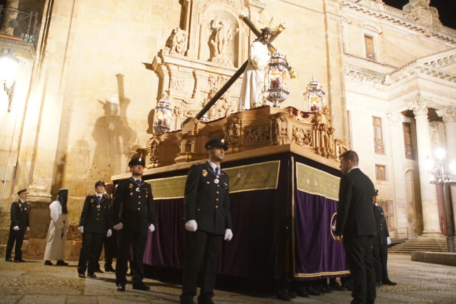 Las imágenes de la emotiva procesión de la Dominicana sin el Cristo de la Buena Muerte