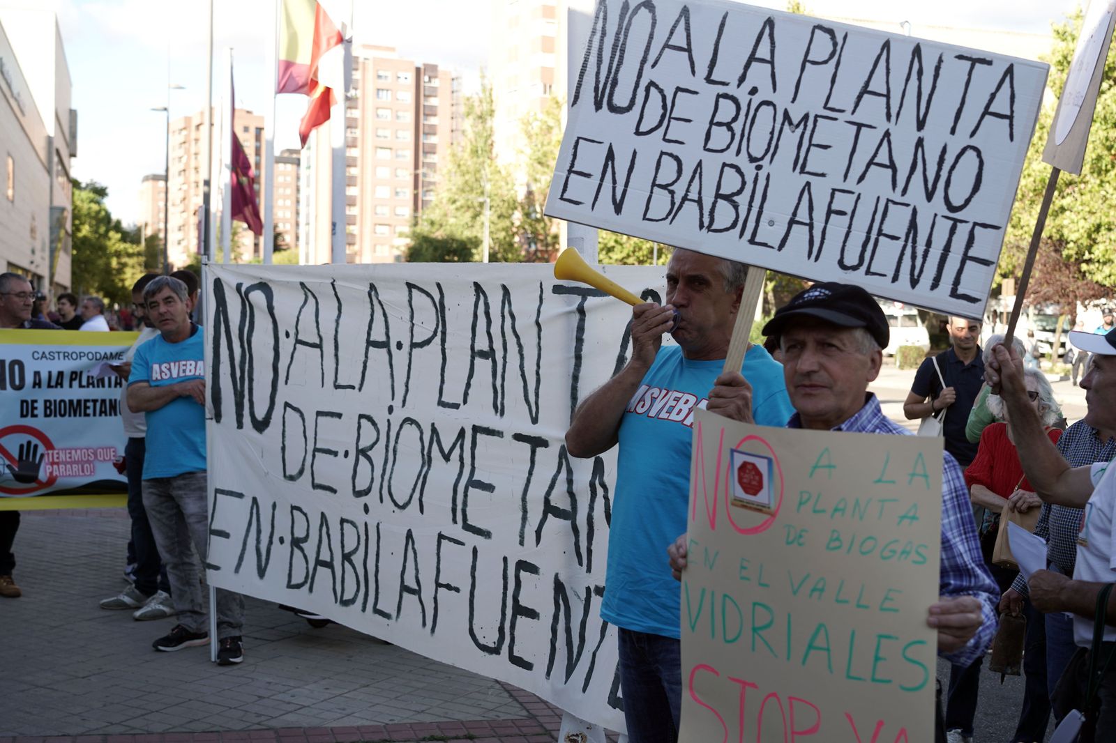 Vecinos de Babilafuente y Villamayor se manifiestan en Valladolid contra las plantas de biogás. Foto Rubén Cacho / ICAL Vecinos de Babilafuente y Villamayor se manifiestan en Valladolid contra las plantas de biogás. Foto Rubén Cacho / ICAL