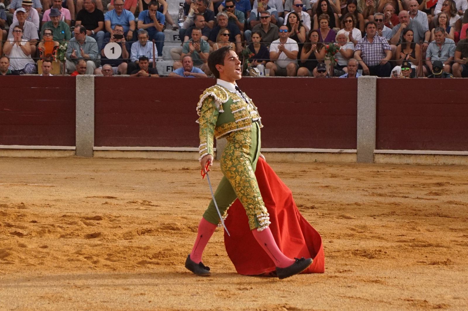 Javier Castaño se despide de Guijuelo y Damián Castaño, su hermano, e Ismael Martín salen a hombros en Guijuelo