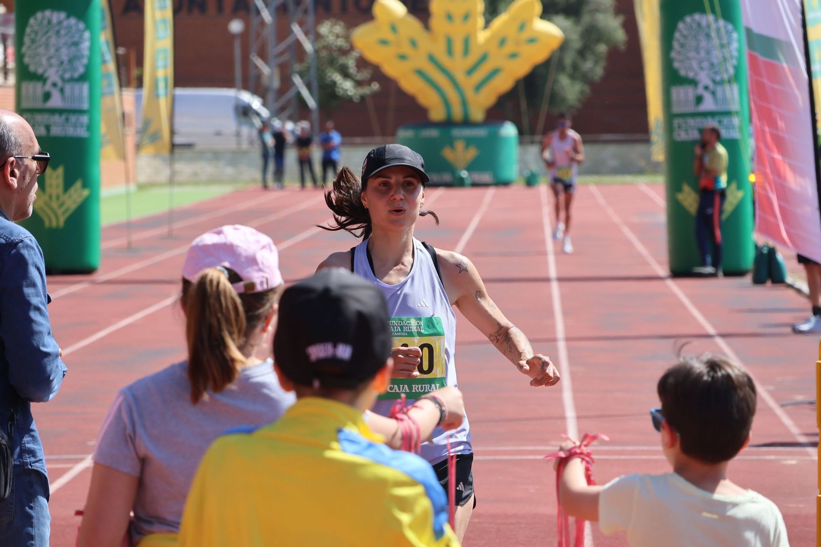 GALERÍA | Revive en imágenes la llegada a meta de los atletas en la Media Maratón de Zamora
