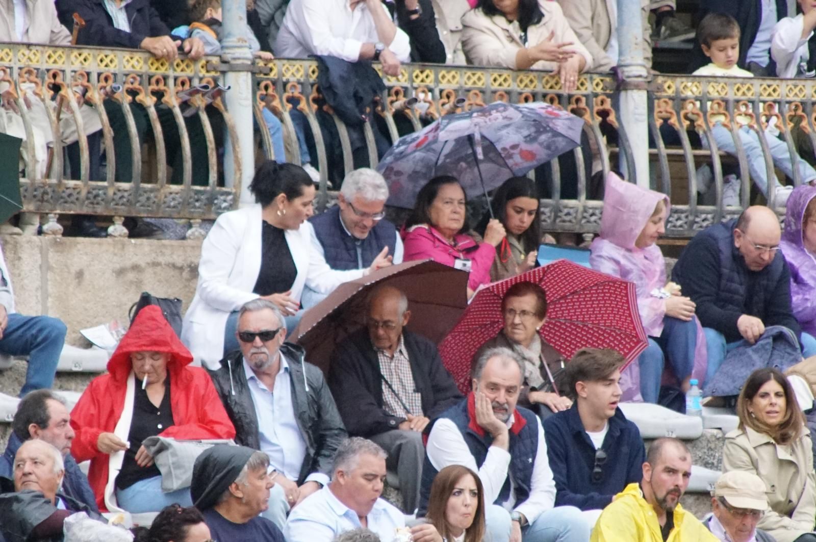 ambiente-en-el-patio-de-cuadrillas-de-la-glorieta-para-ver-a-sergio-galan-diego-ventura-y-guillermo-hermoso-de-mendoza-21-de-septiembre-de-2024-fotos-juanes-82