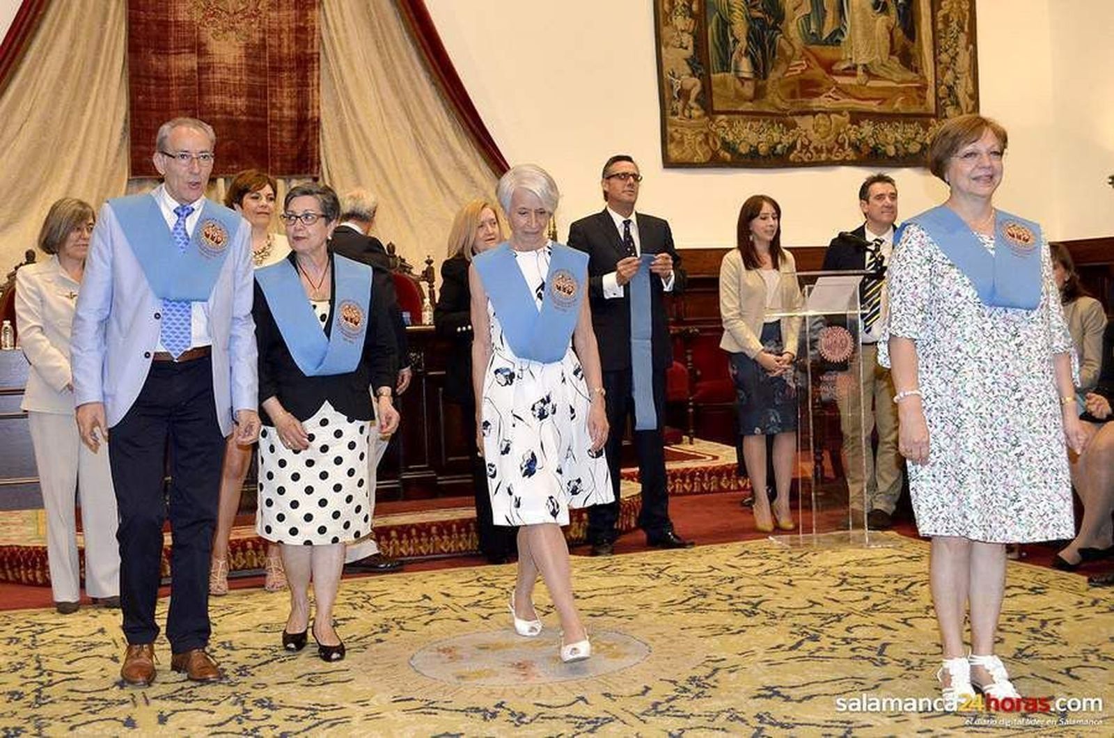 Foto de archivo de la entrega de las becas de graduación de la undécima promoción de la Universidad de la Experiencia